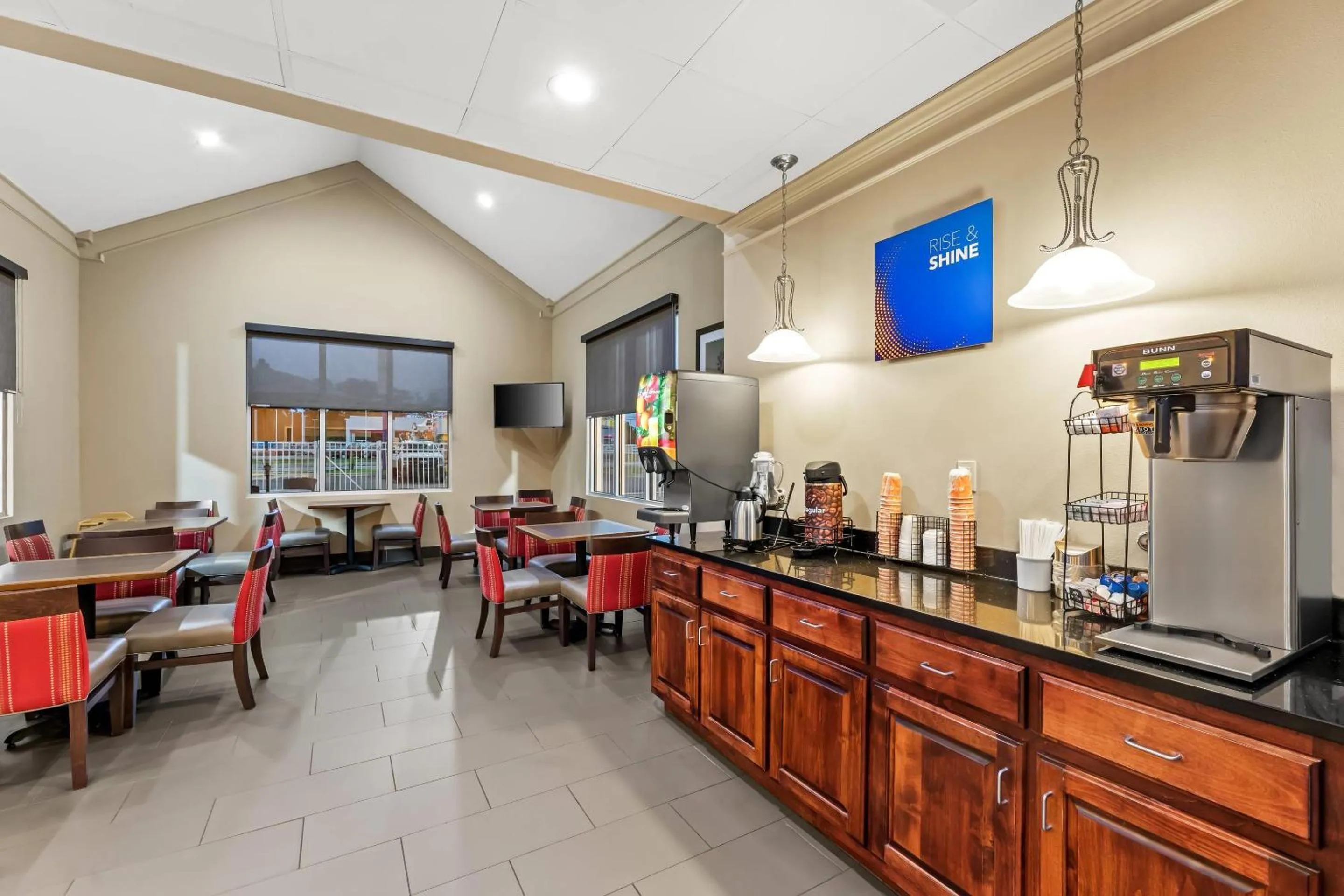 Breakfast in Comfort Inn & Suites Tuscumbia-Muscle Shoals