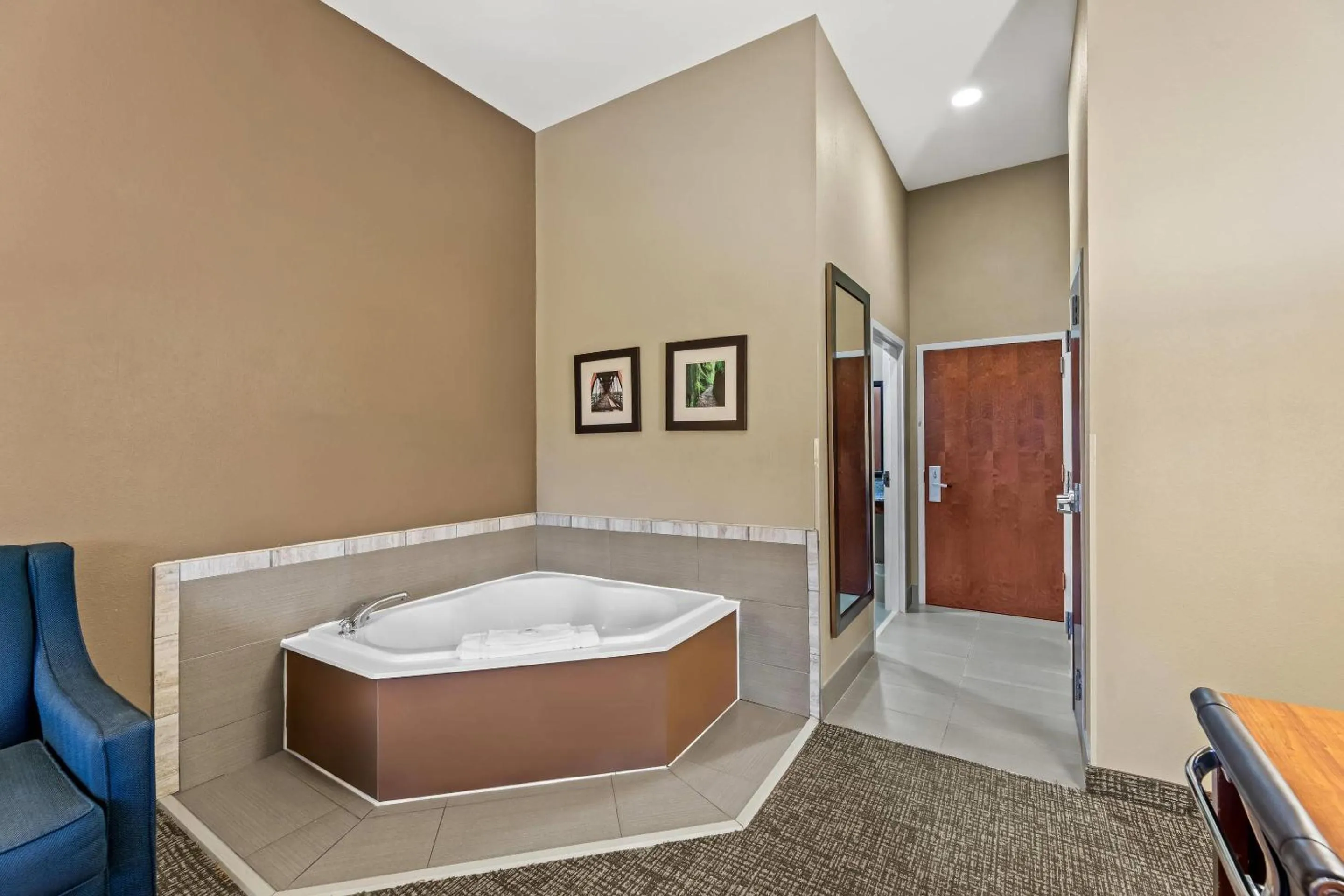 Bedroom, Bed in Comfort Inn & Suites Tuscumbia-Muscle Shoals