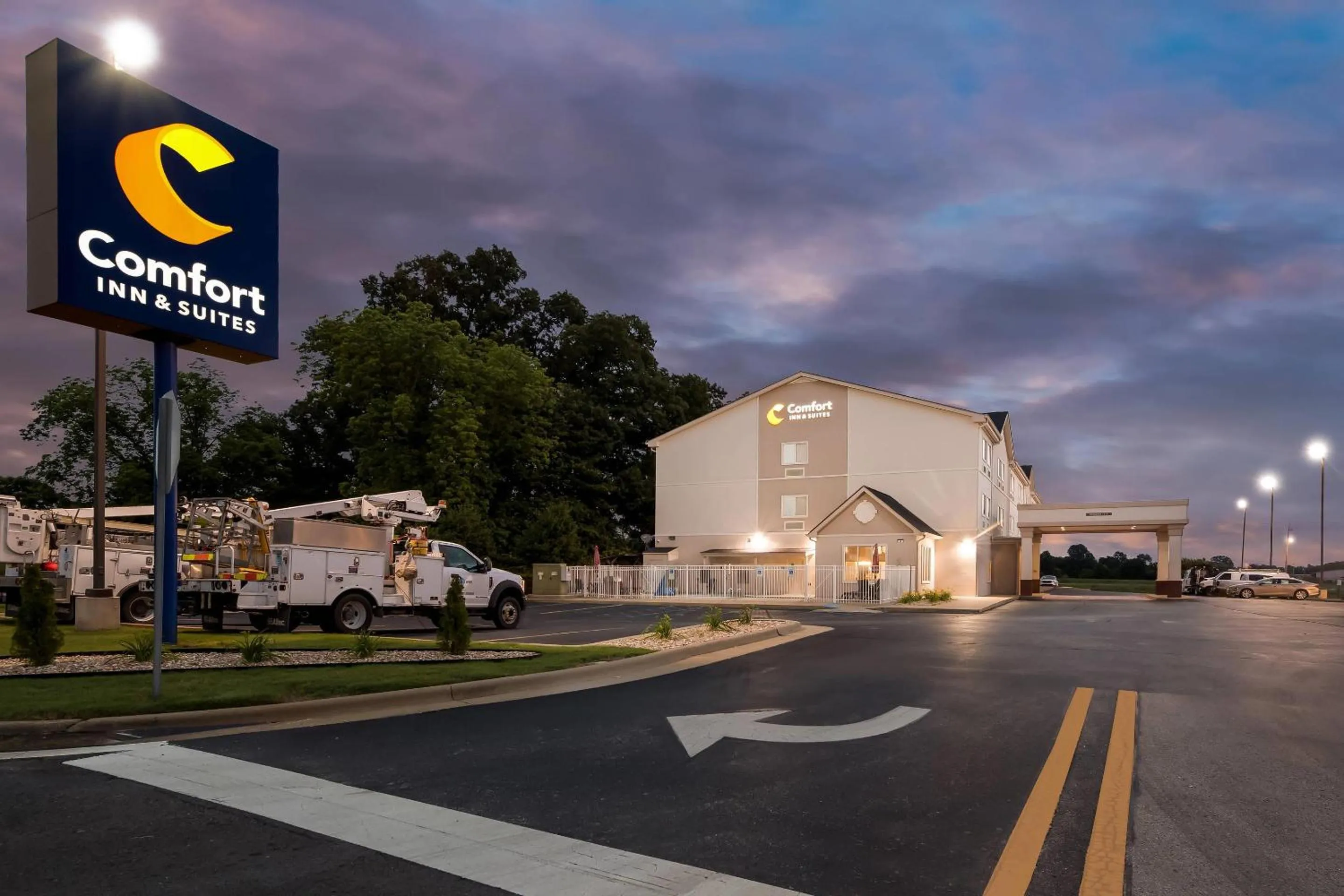 Property building in Comfort Inn & Suites Tuscumbia-Muscle Shoals