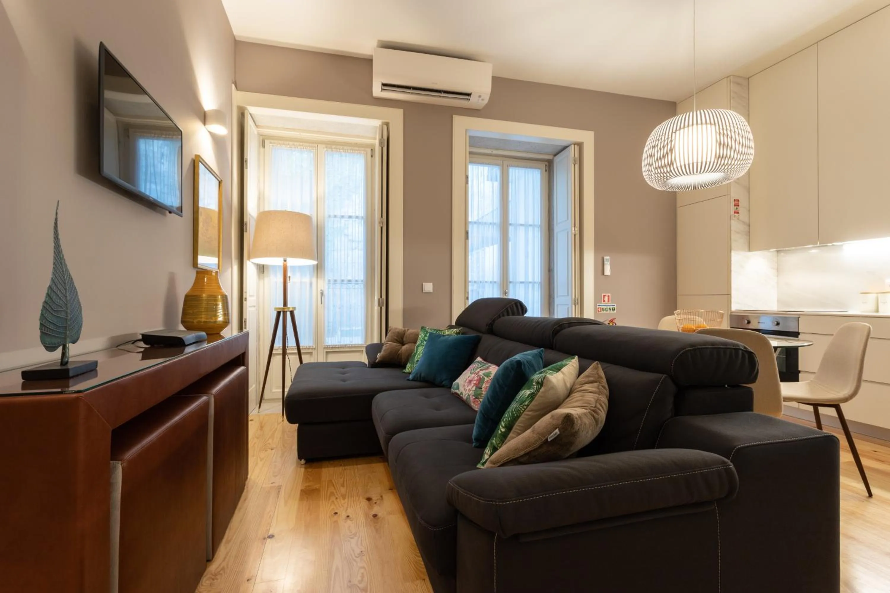 Communal lounge/ TV room in Geo Studios Santa Catarina