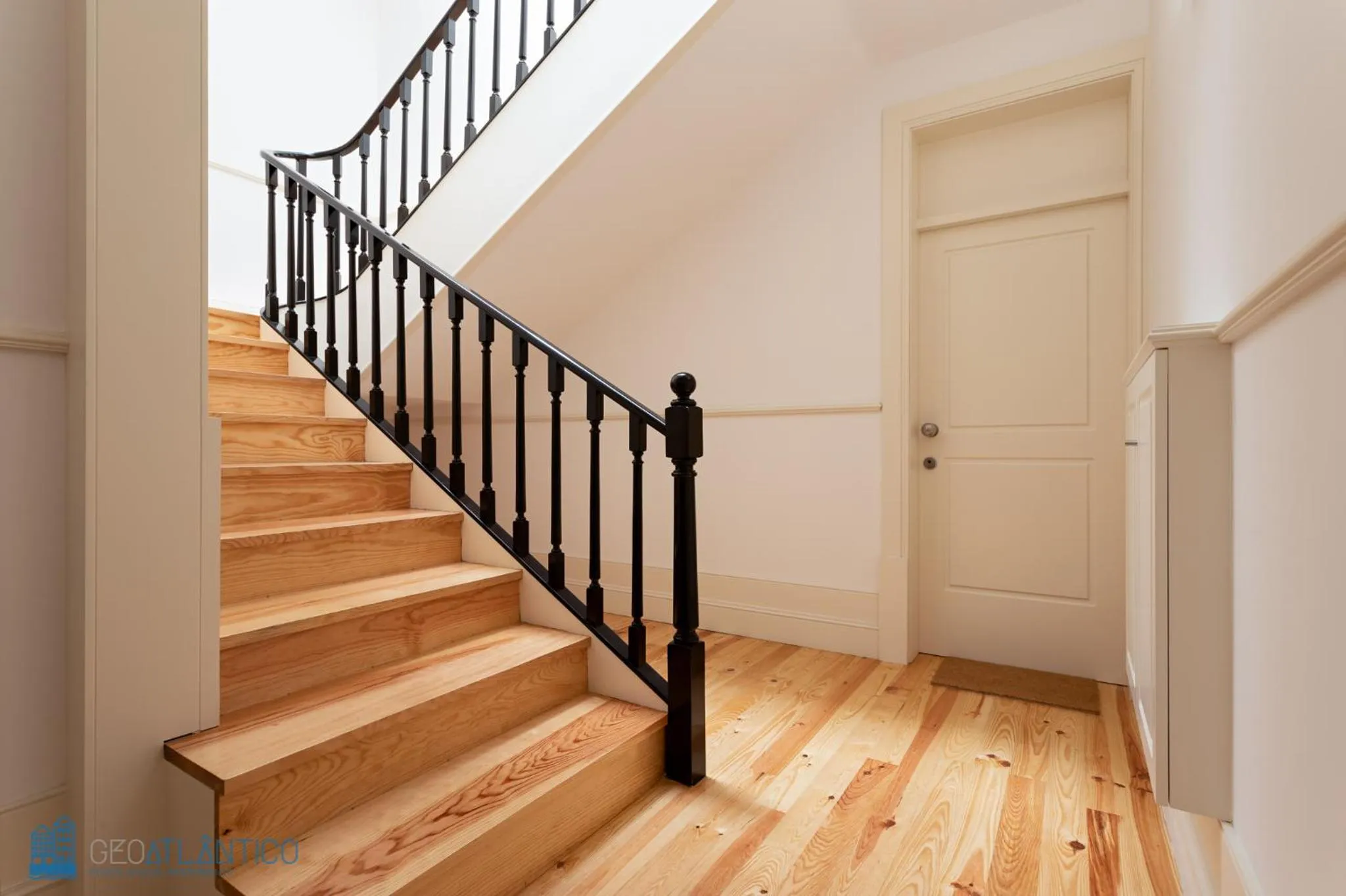 Property building in Geo Studios Santa Catarina