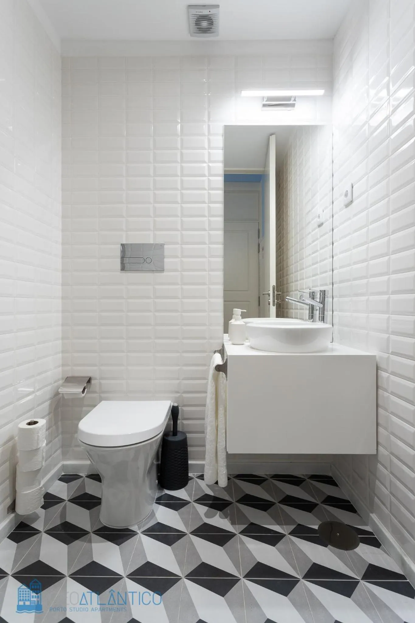 Toilet in Geo Studios Santa Catarina