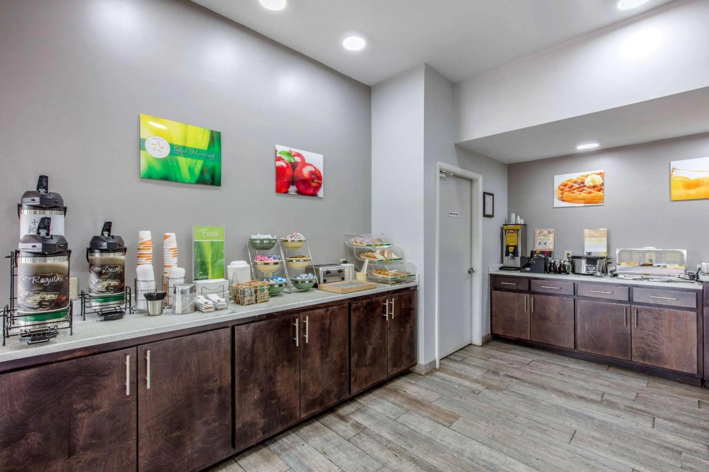 Restaurant/places to eat in Quality Inn Athens I-65 - Huntsville Area West