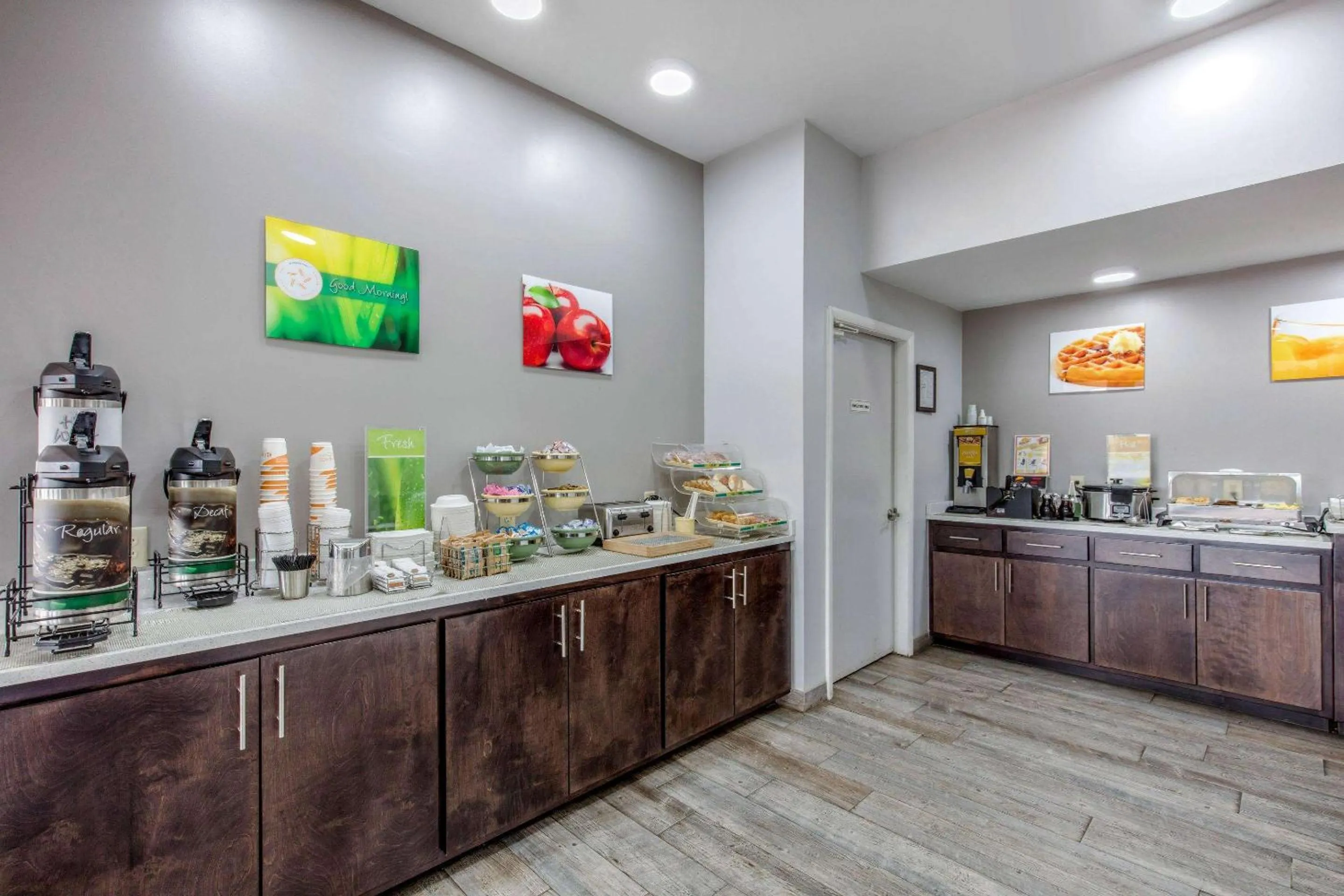 Restaurant/places to eat in Quality Inn Athens I-65 - Huntsville Area West