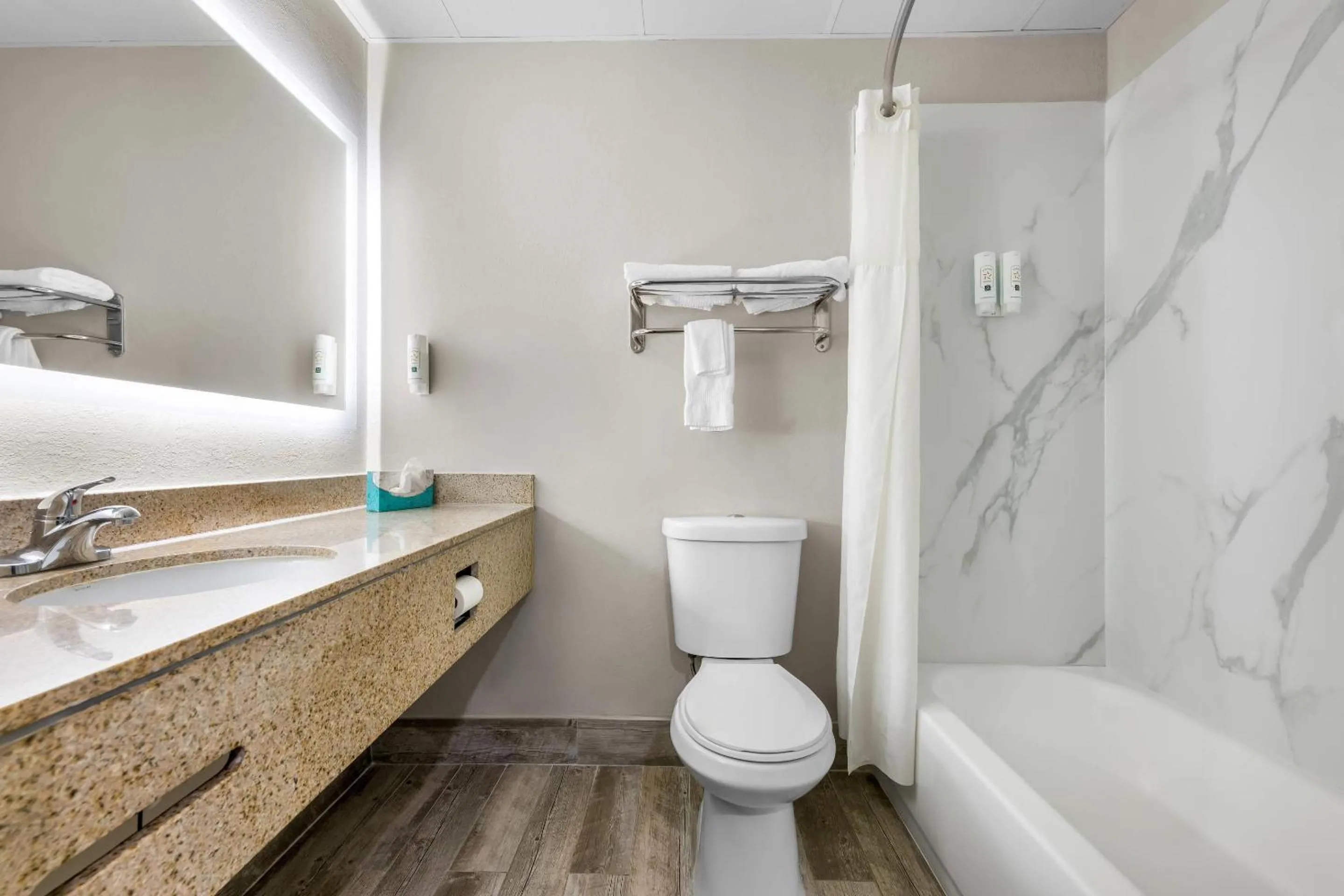 Bedroom in Quality Inn Alexander City