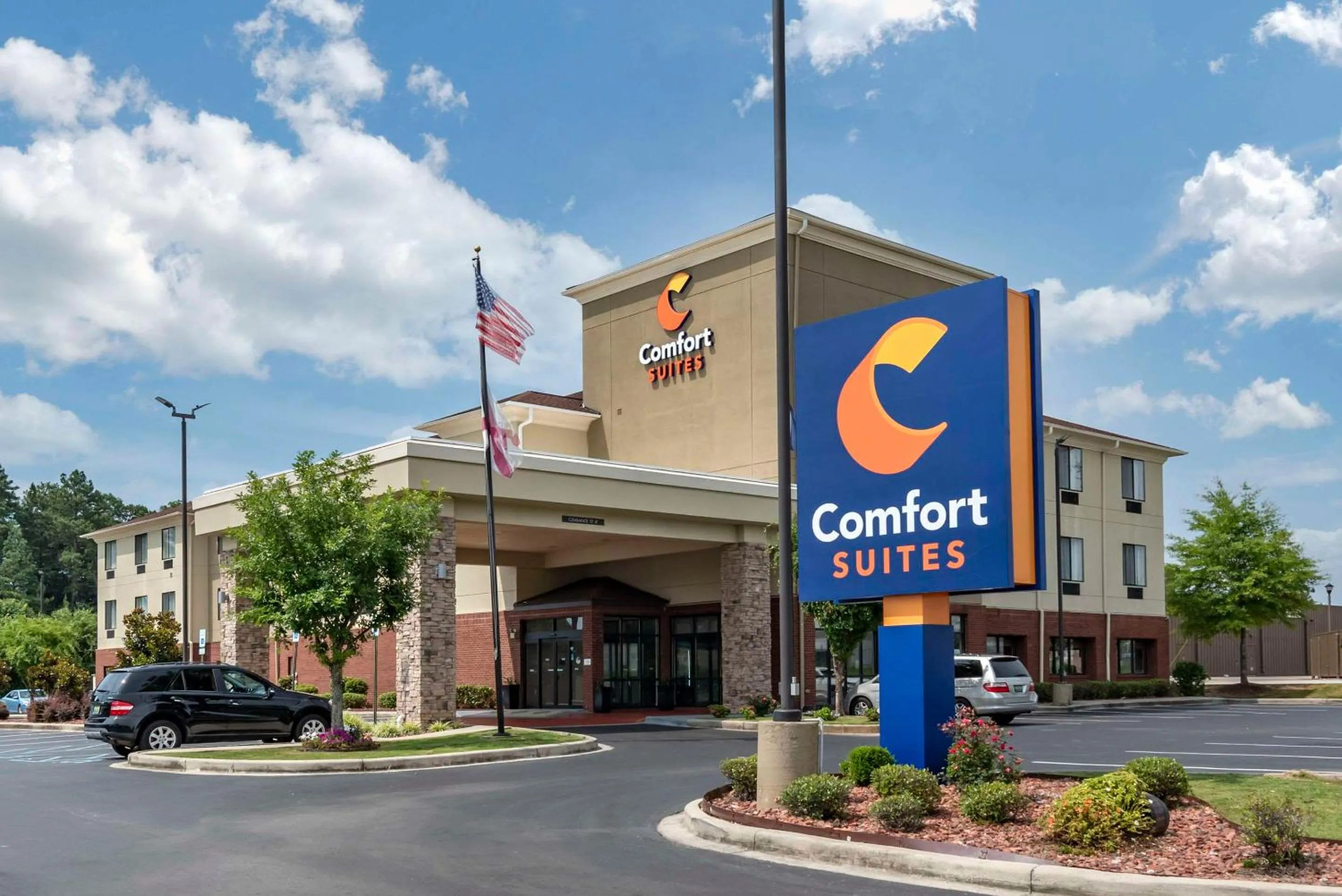 Property building in Comfort Suites Pell City near Logan Martin Lake