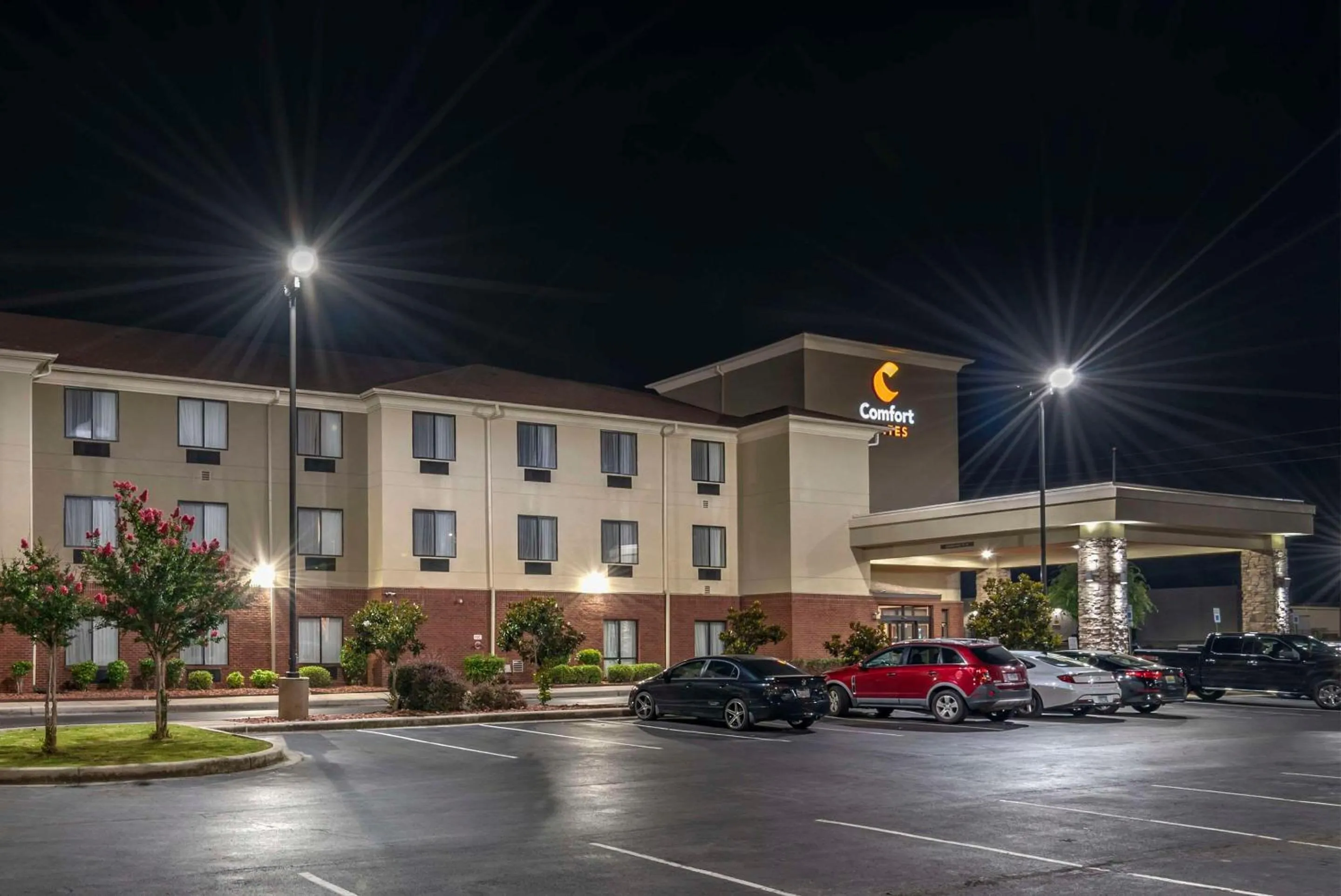 Property building in Comfort Suites Pell City near Logan Martin Lake