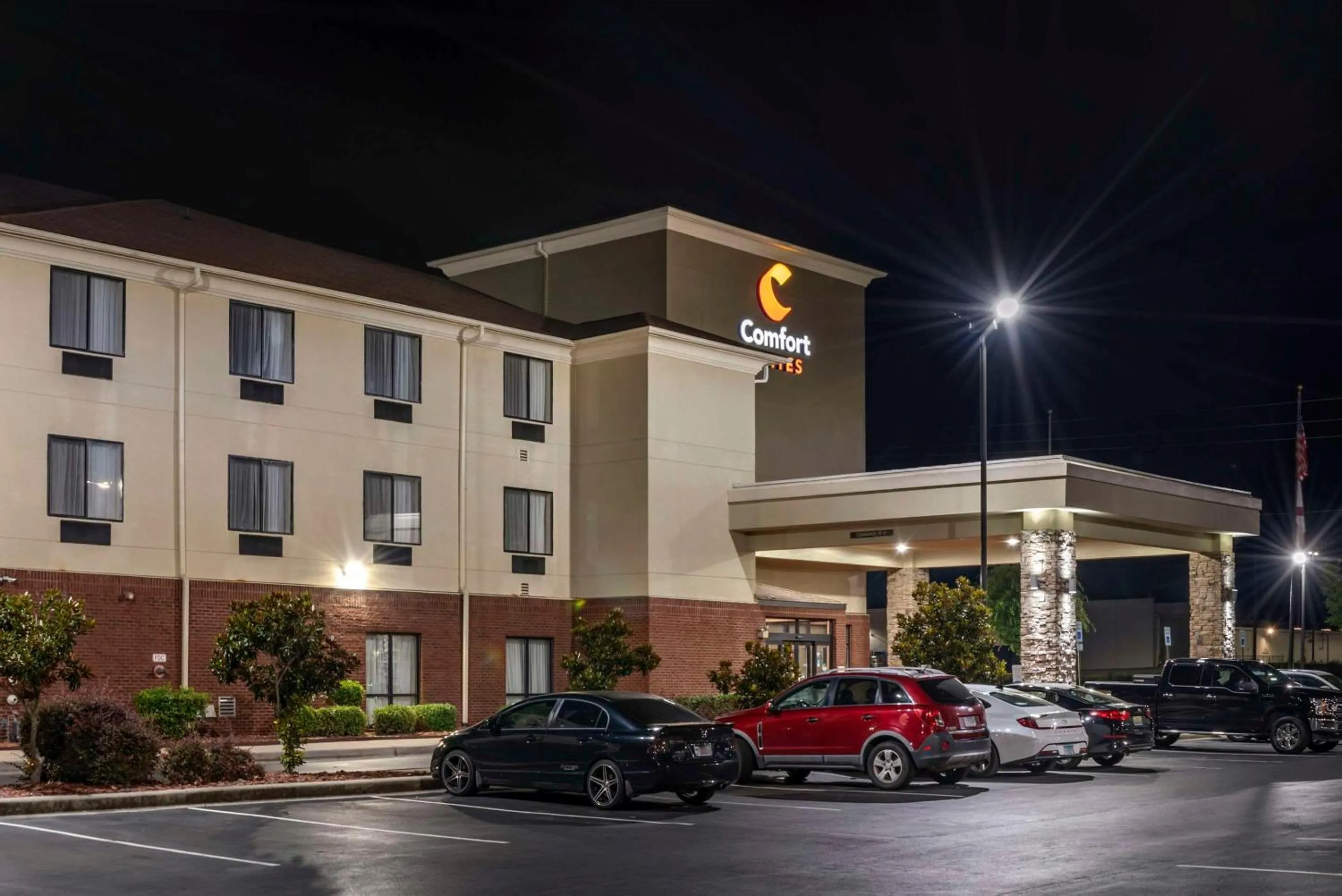 Property building in Comfort Suites Pell City near Logan Martin Lake