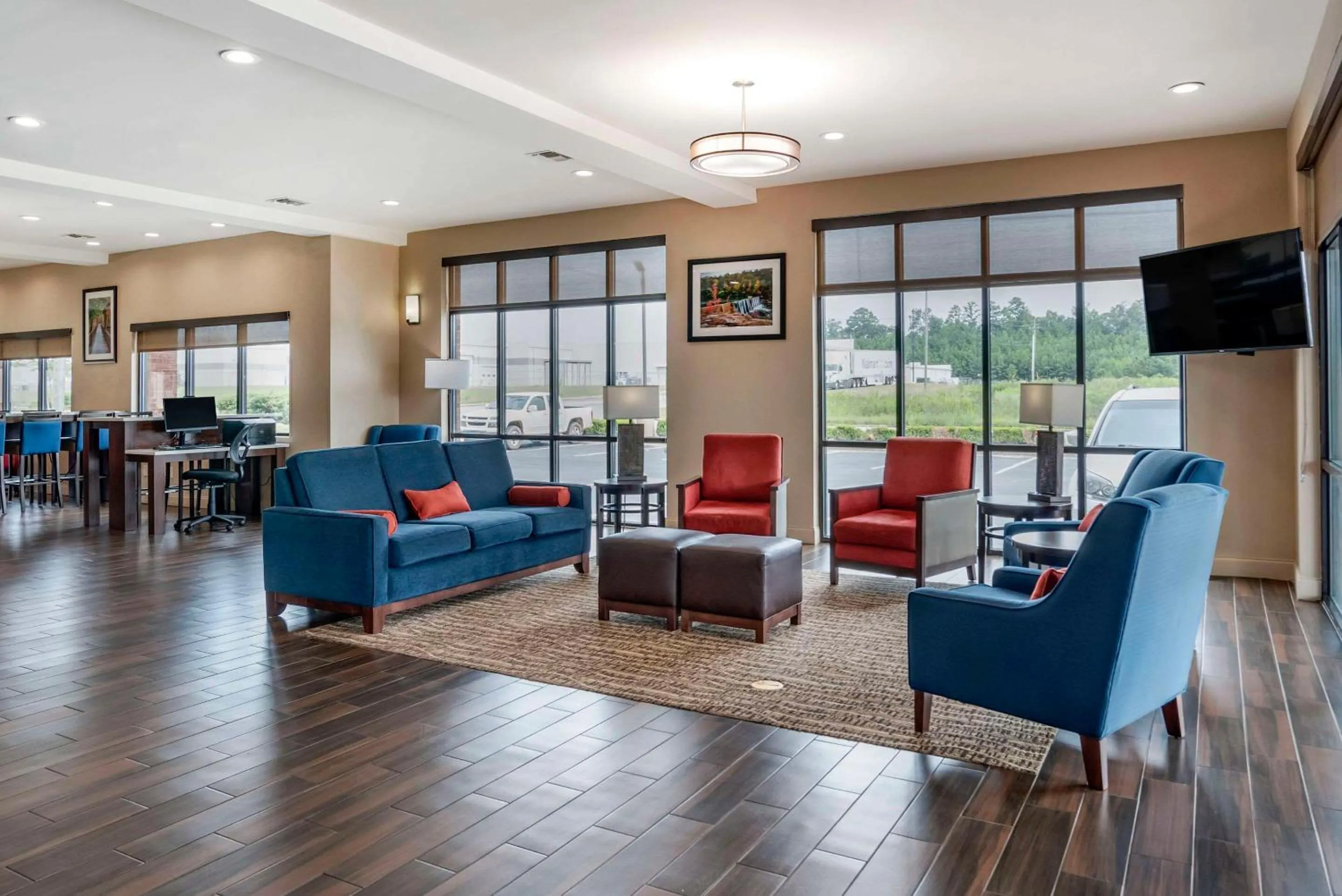 Lobby or reception in Comfort Suites Pell City near Logan Martin Lake