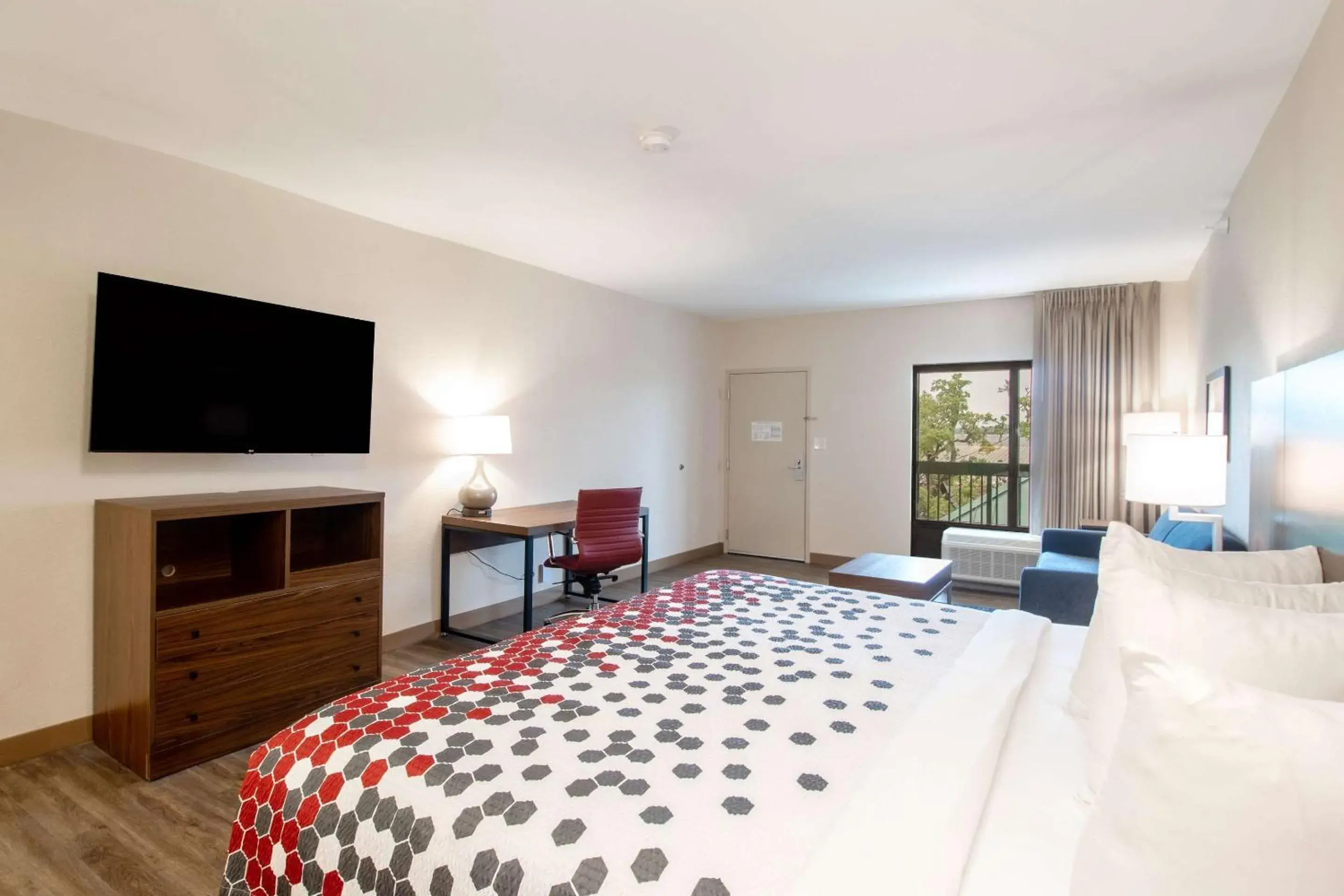 King Room - Smoking in Econo Lodge Inn & Suites Foley-North Gulf Shores King Room - Smoking in Econo Lodge Inn & Suites Foley-North Gulf Shores