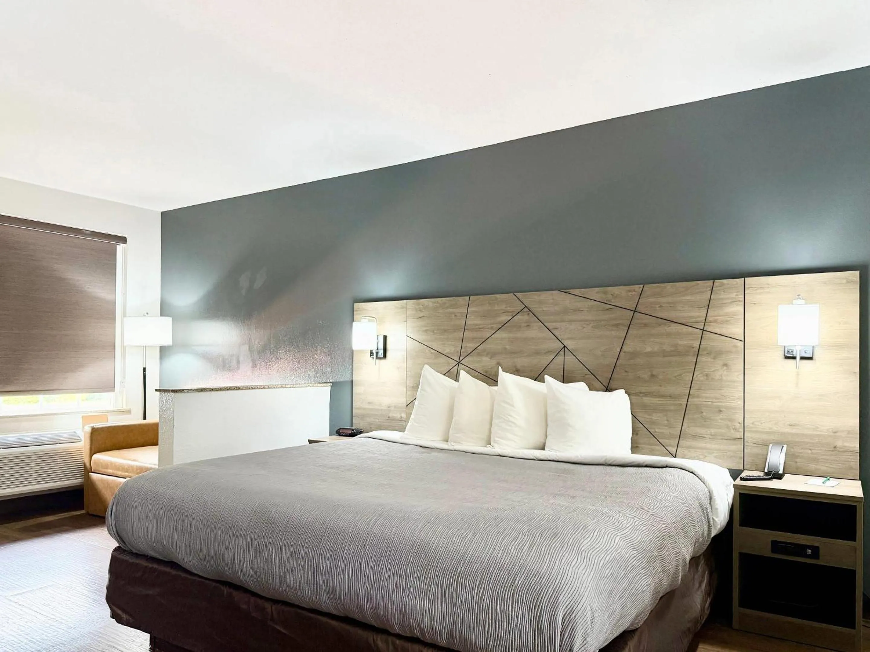 Bedroom, Bed in Quality Inn & Suites Greenville I-65