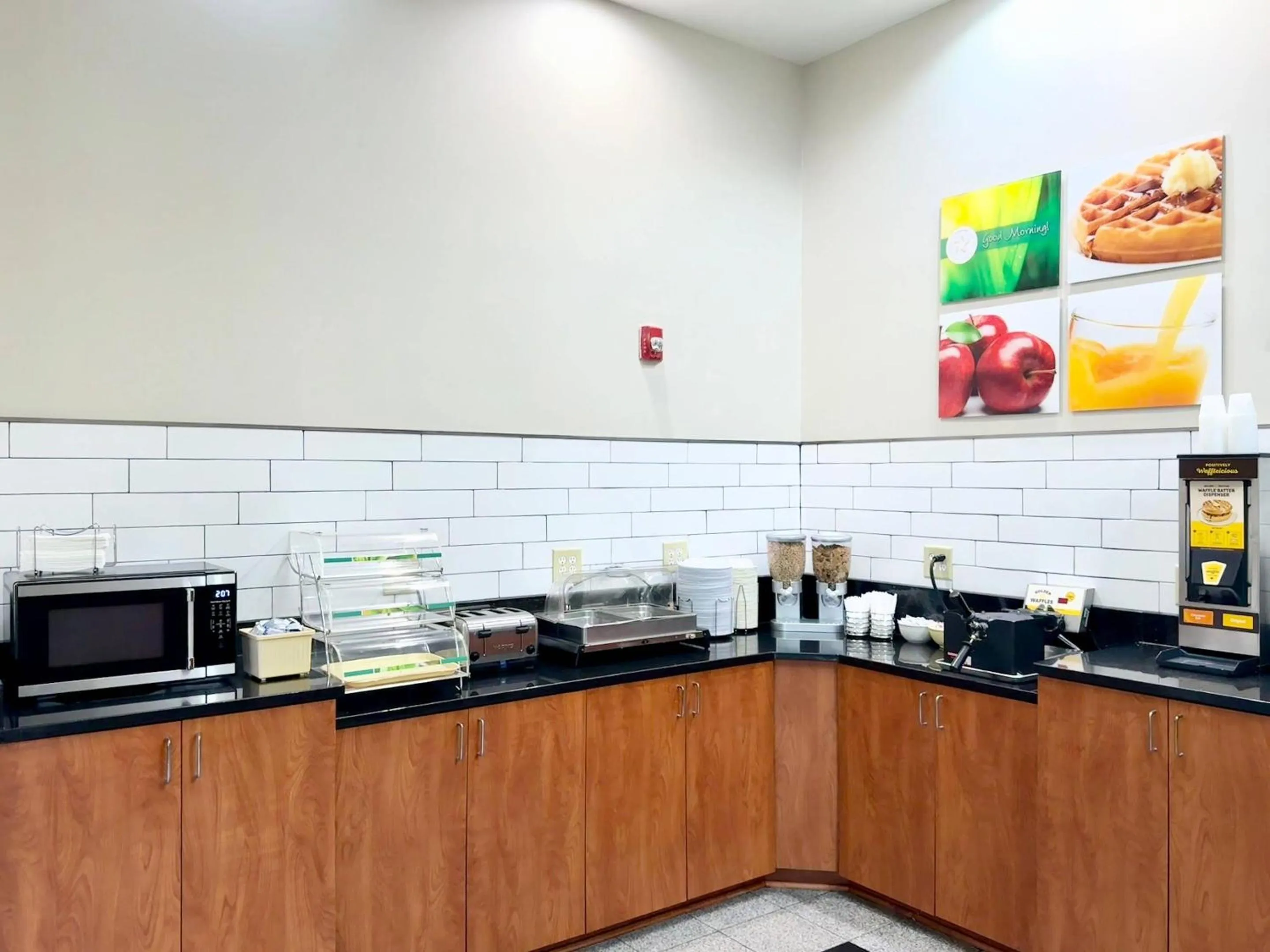 Breakfast in Quality Inn & Suites Greenville I-65