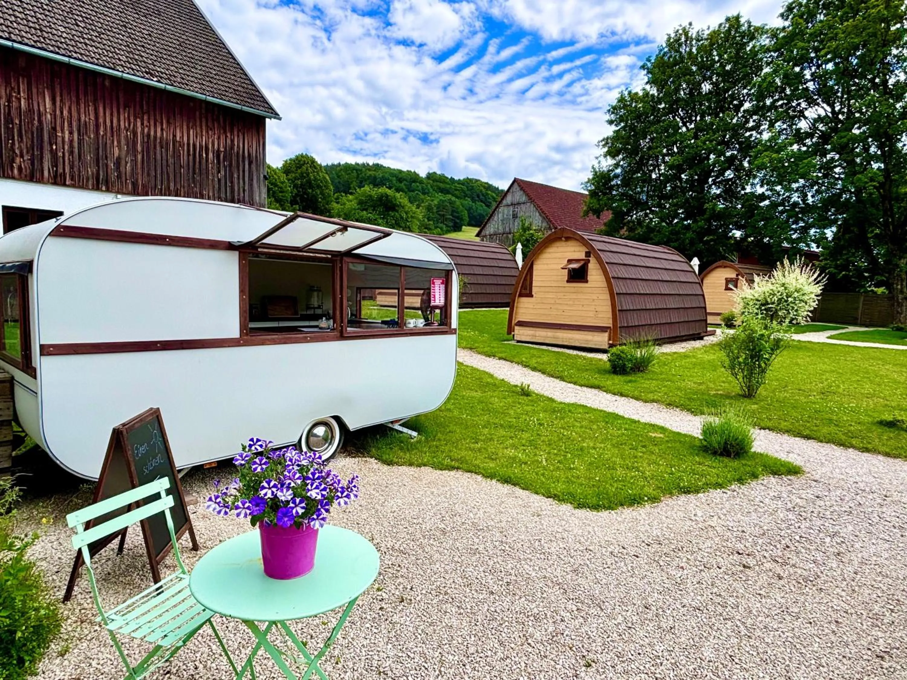 Spring in Hüttendorf Fränkische Schweiz