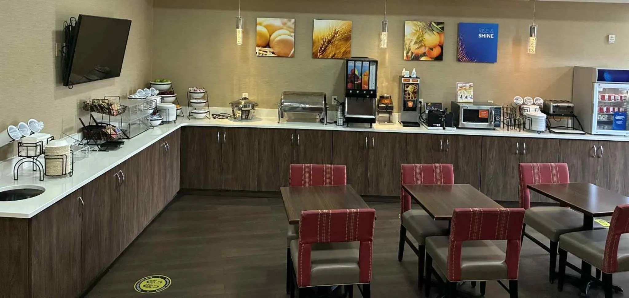 Breakfast in Comfort Inn & Suites Near Lake Guntersville