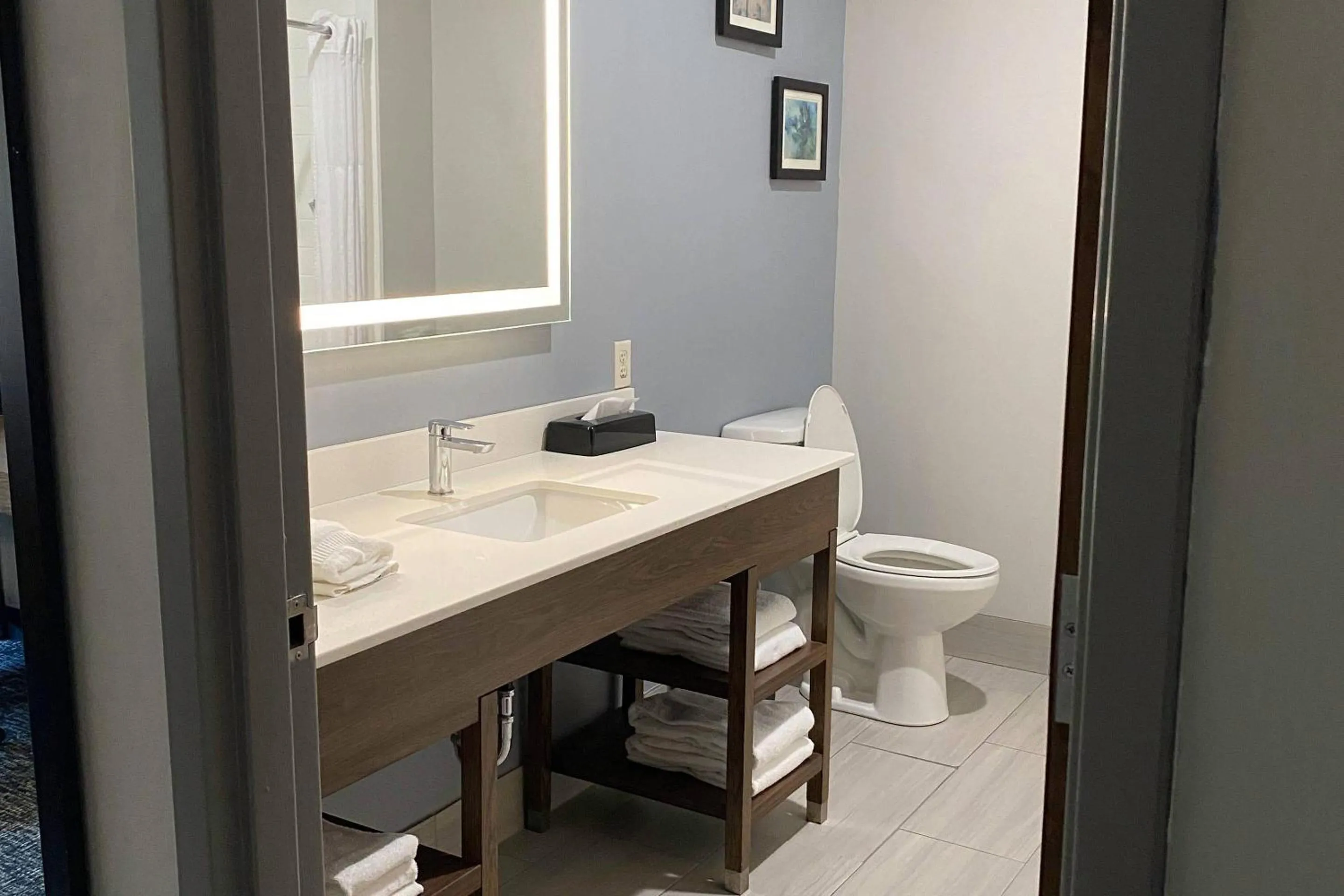 Bedroom in Comfort Inn & Suites Near Lake Guntersville