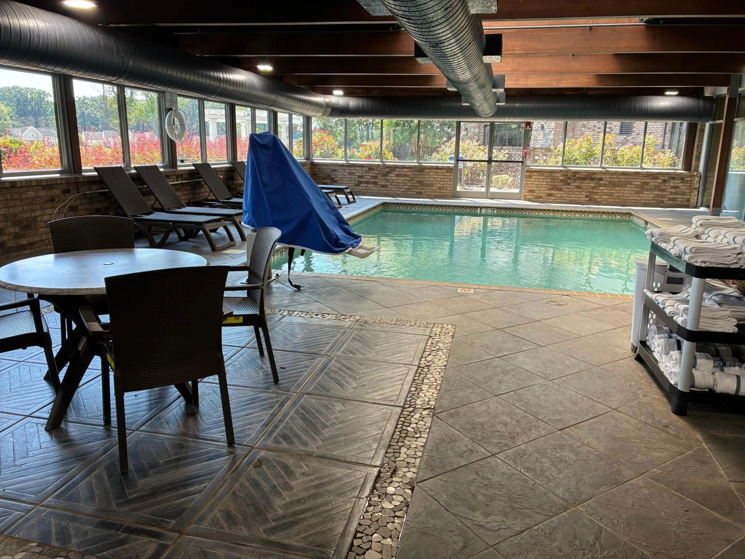 Swimming pool in Comfort Inn & Suites Near Lake Guntersville