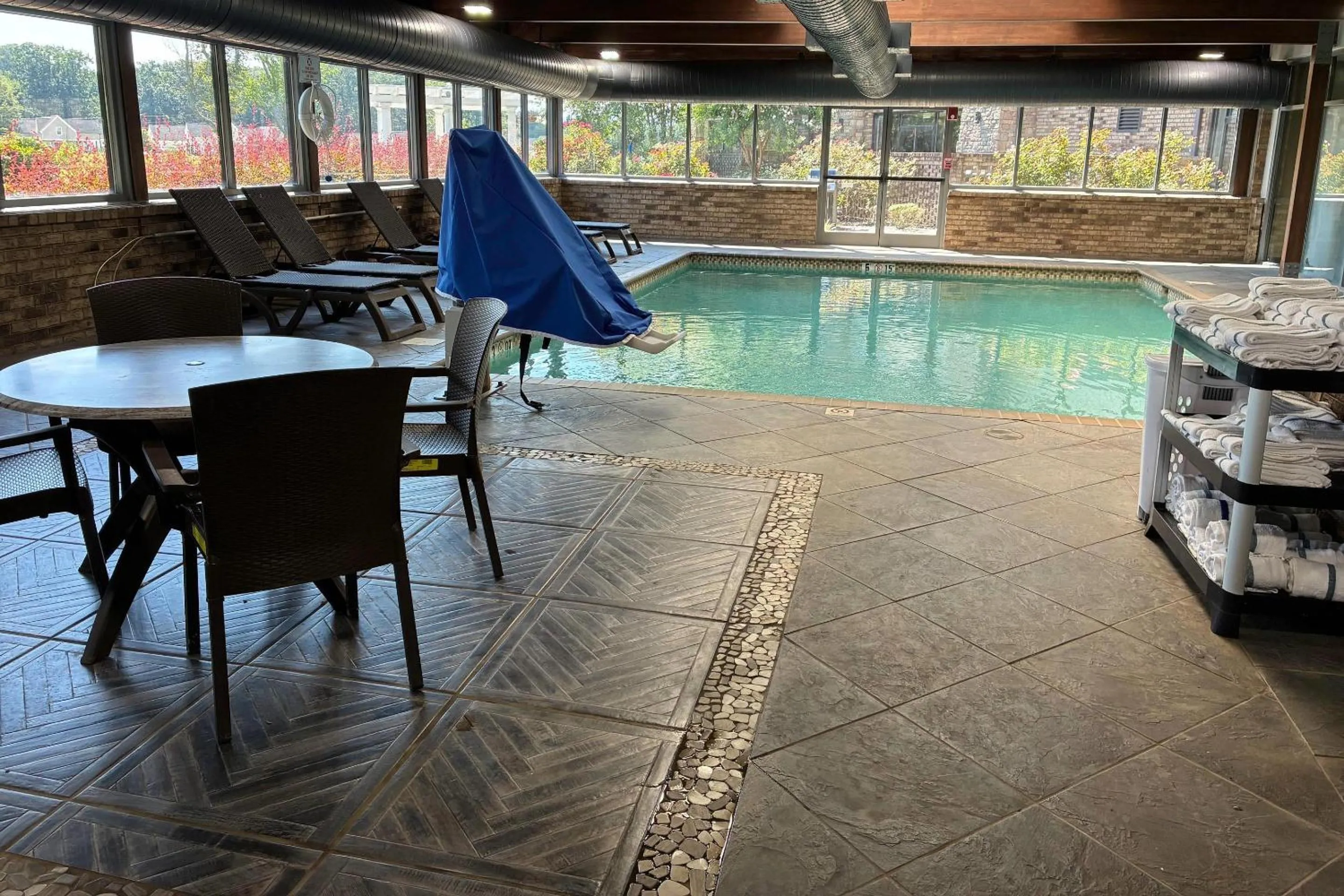 Swimming pool in Comfort Inn & Suites Near Lake Guntersville