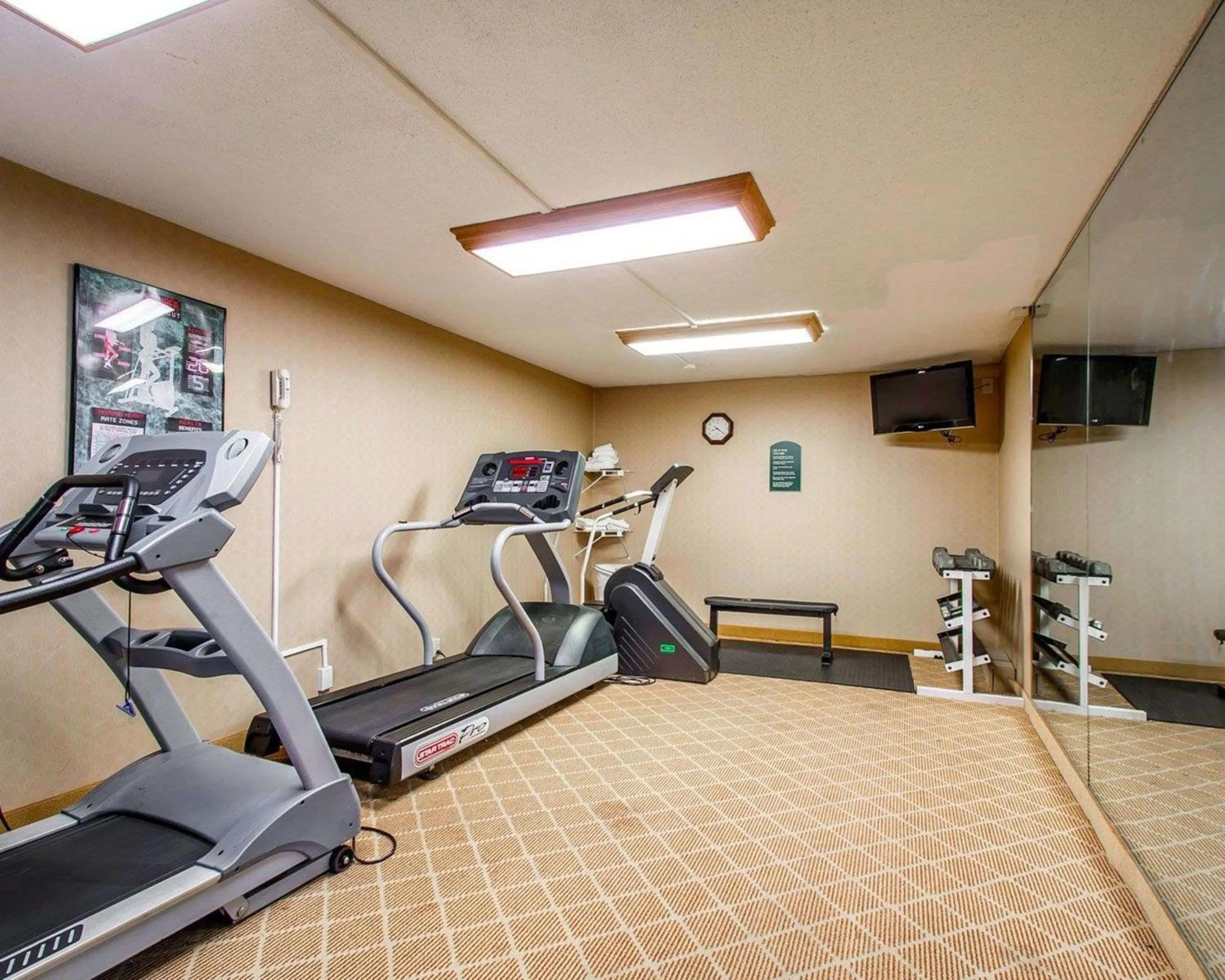 Fitness centre/facilities in Clarion Inn & Suites Dothan South