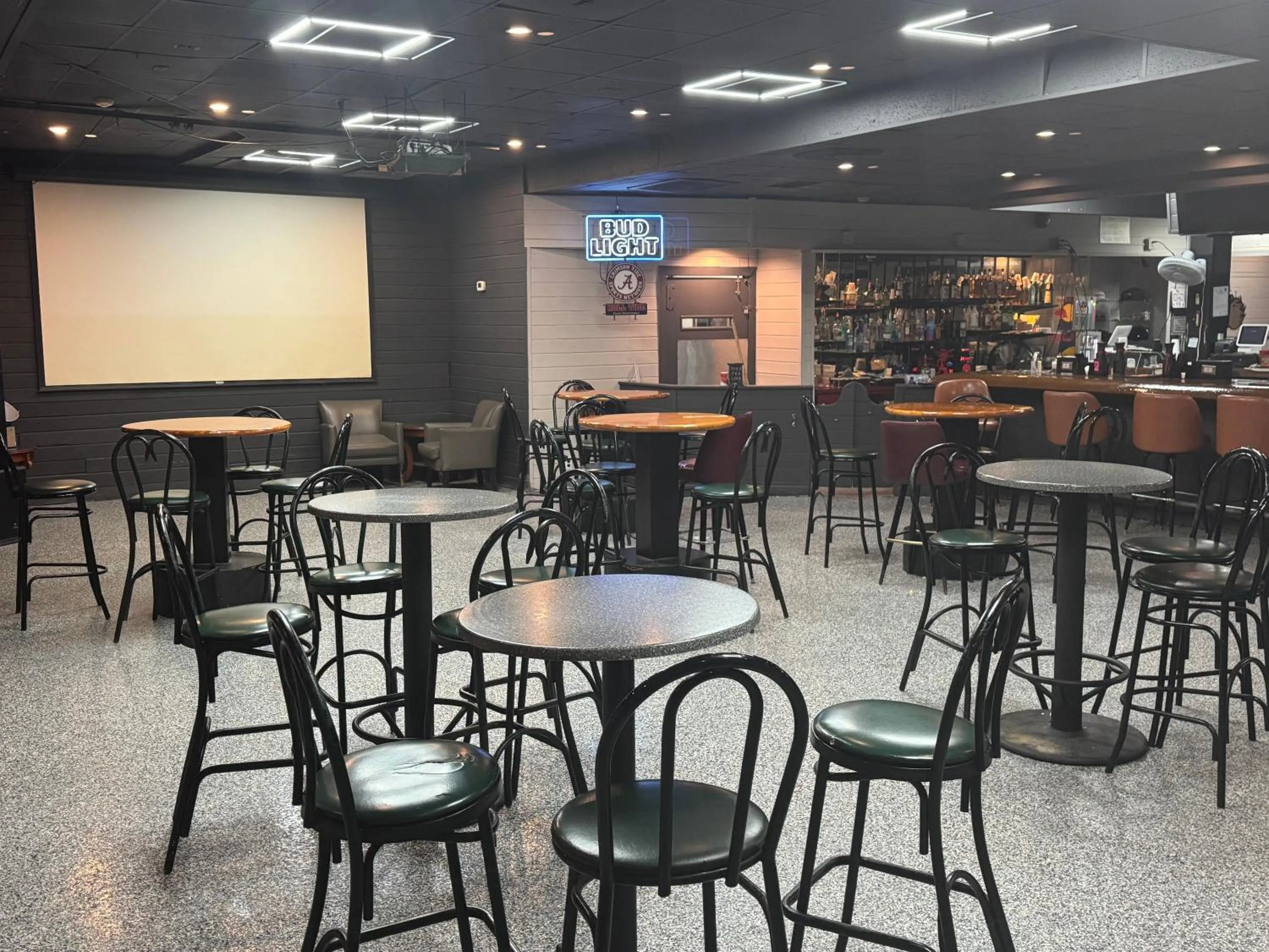 Lounge or bar in Clarion Inn & Suites Dothan South