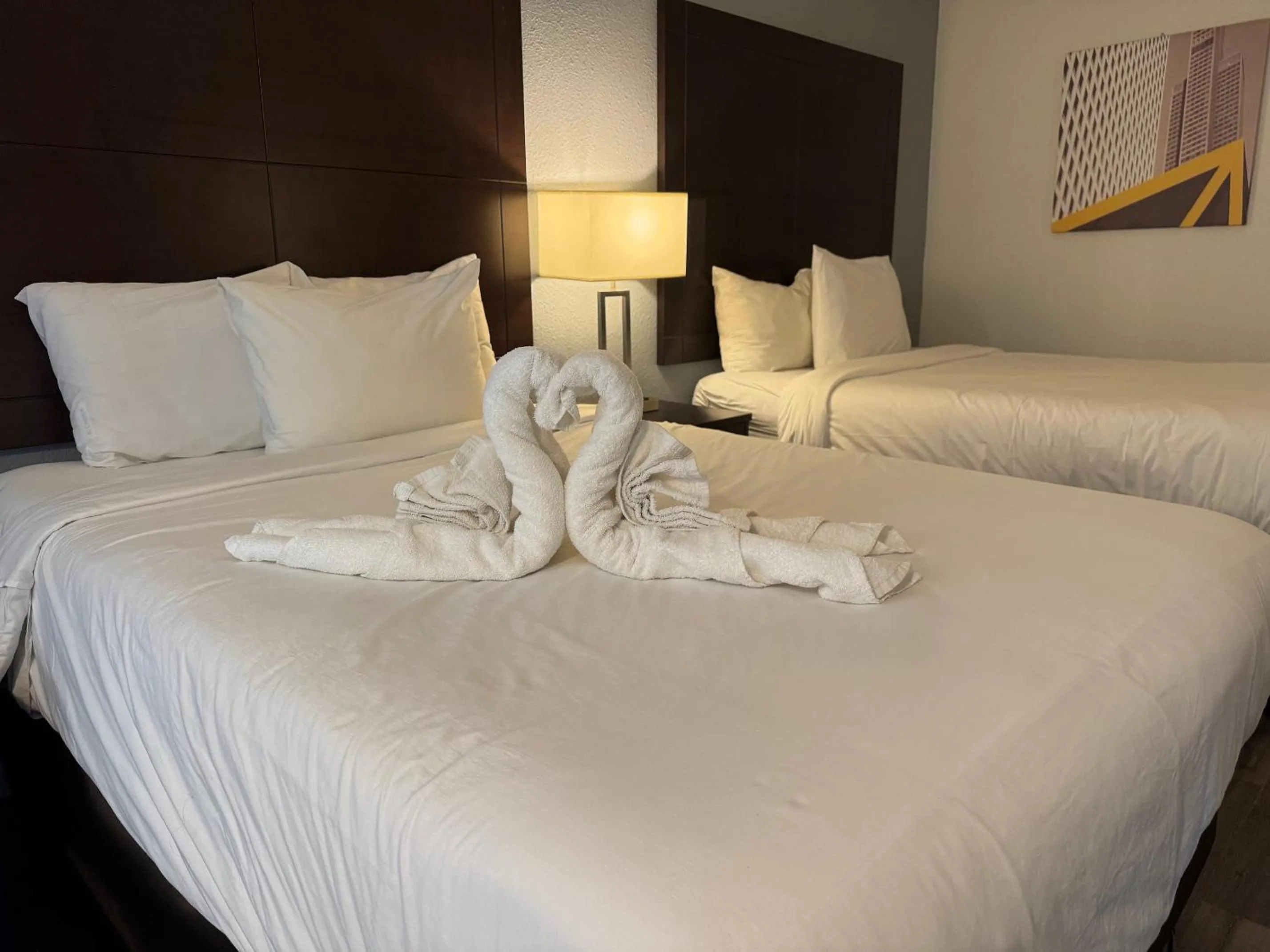 Bed in Clarion Inn & Suites Dothan South