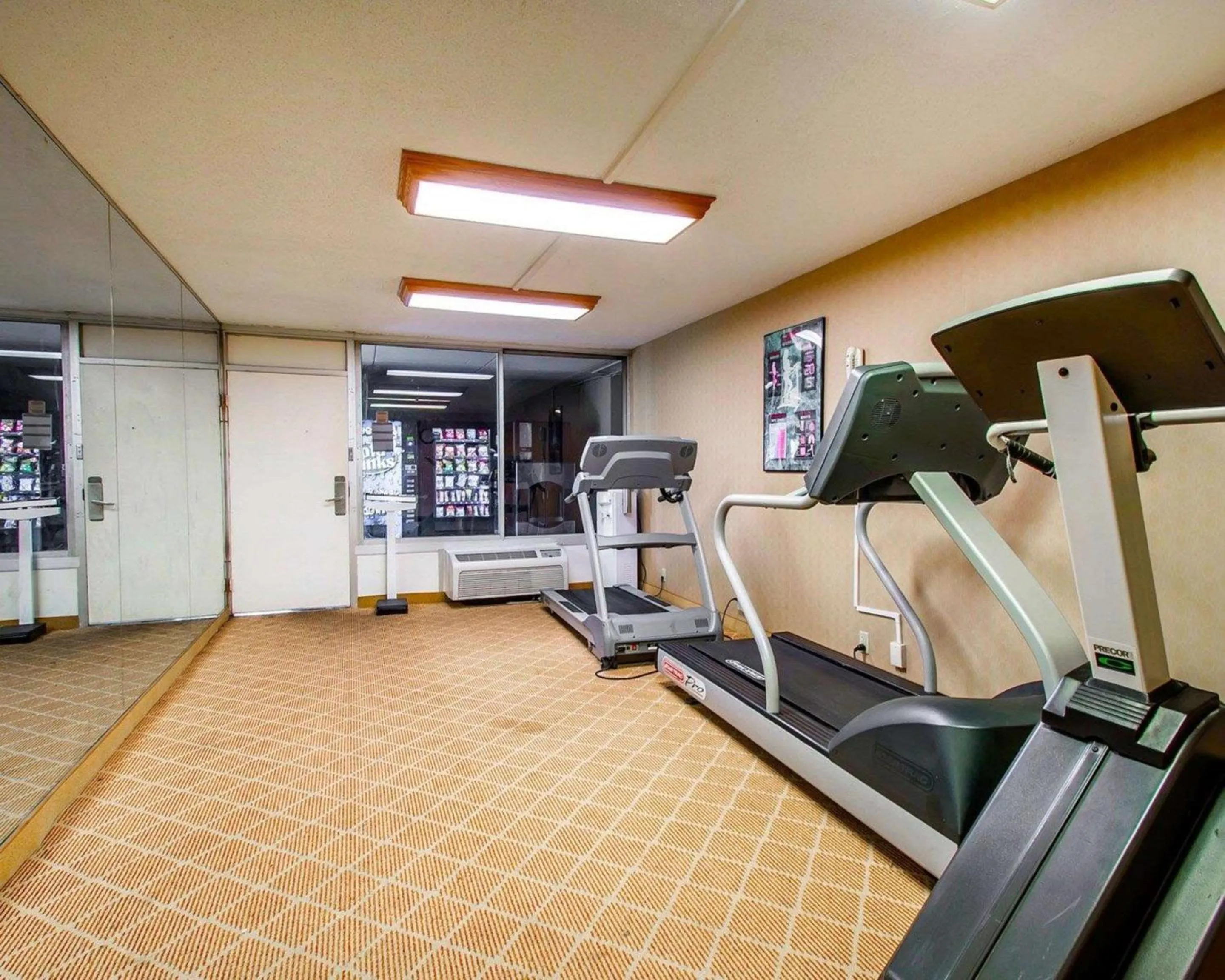 Fitness centre/facilities in Clarion Inn & Suites Dothan South