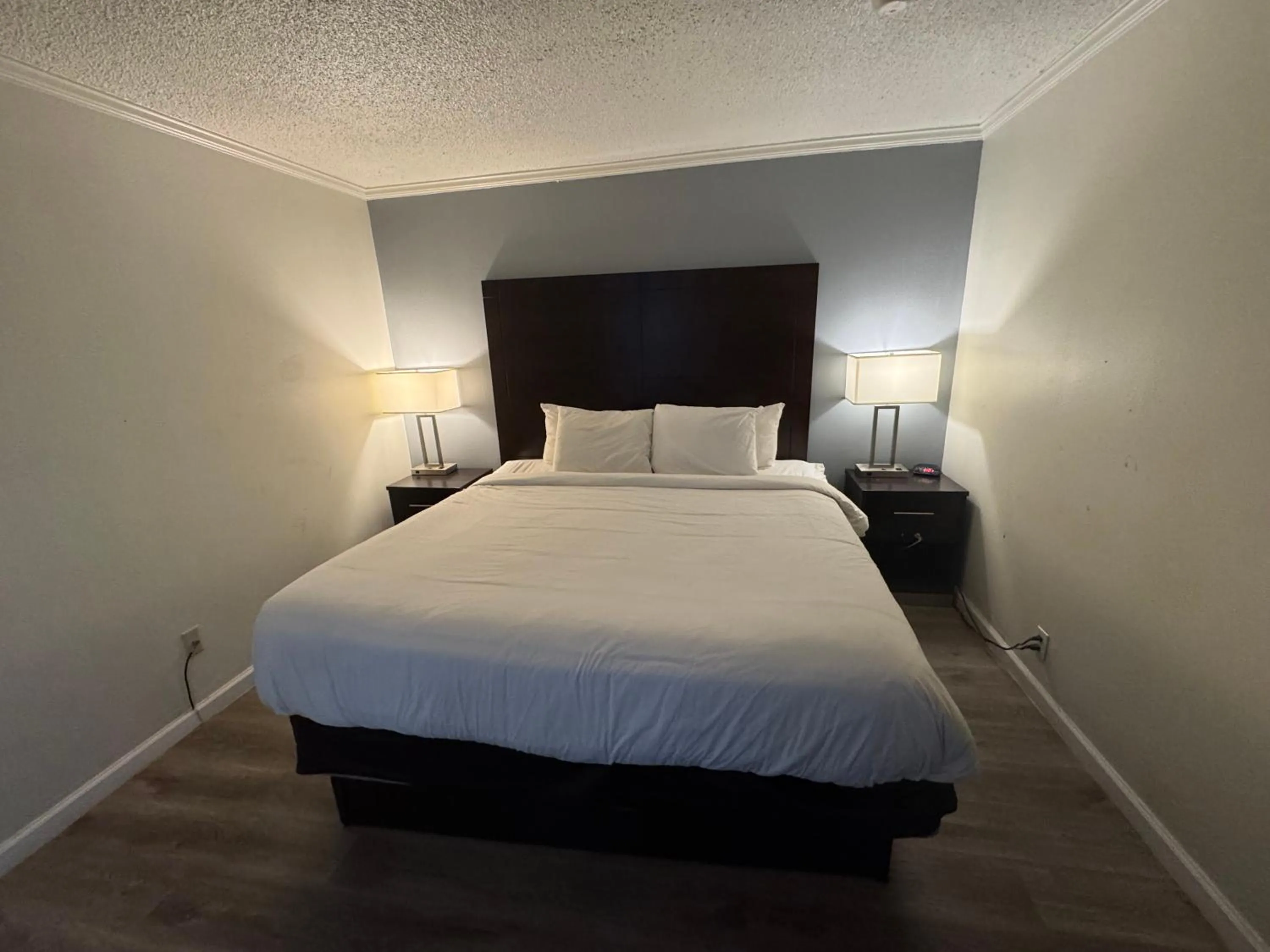 Bed in Clarion Inn & Suites Dothan South