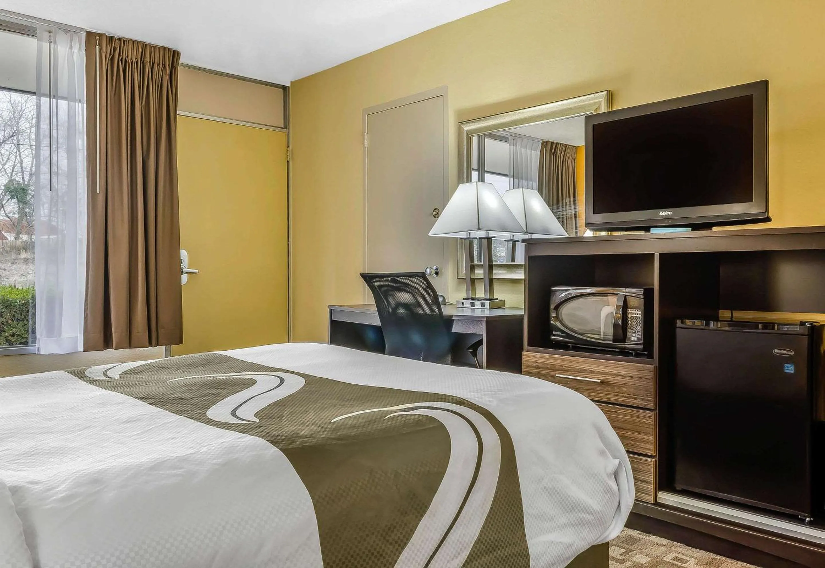 Bedroom, Bed in Quality Inn University Area