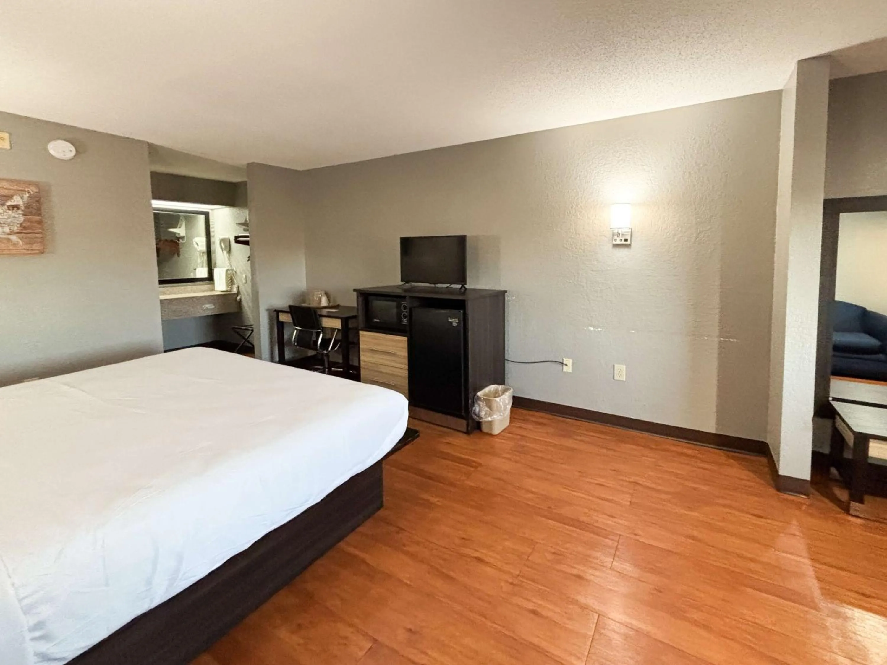 Bedroom, Bed in Econo Lodge - Prattville