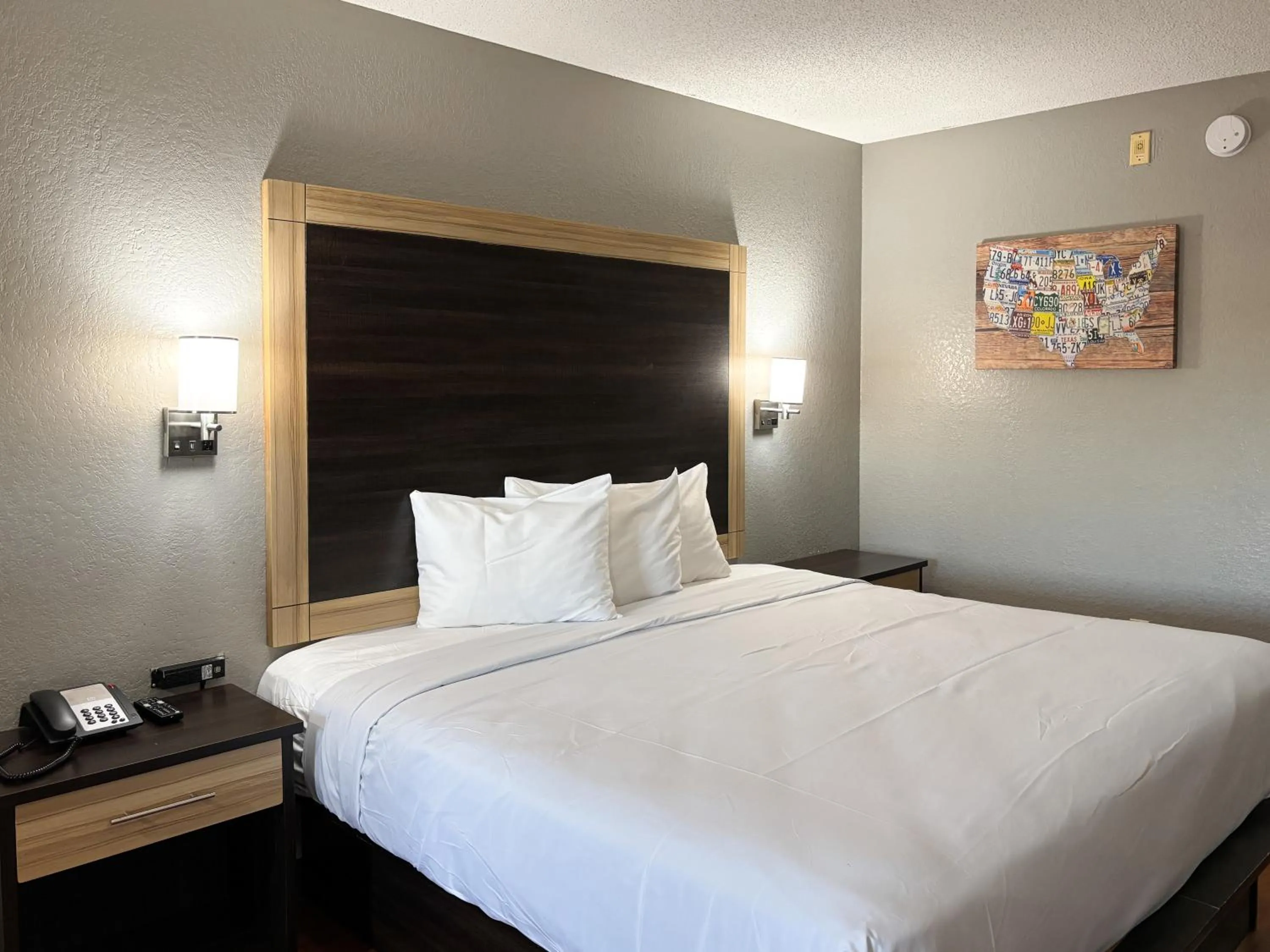 Photo of the whole room, Bed in Econo Lodge - Prattville