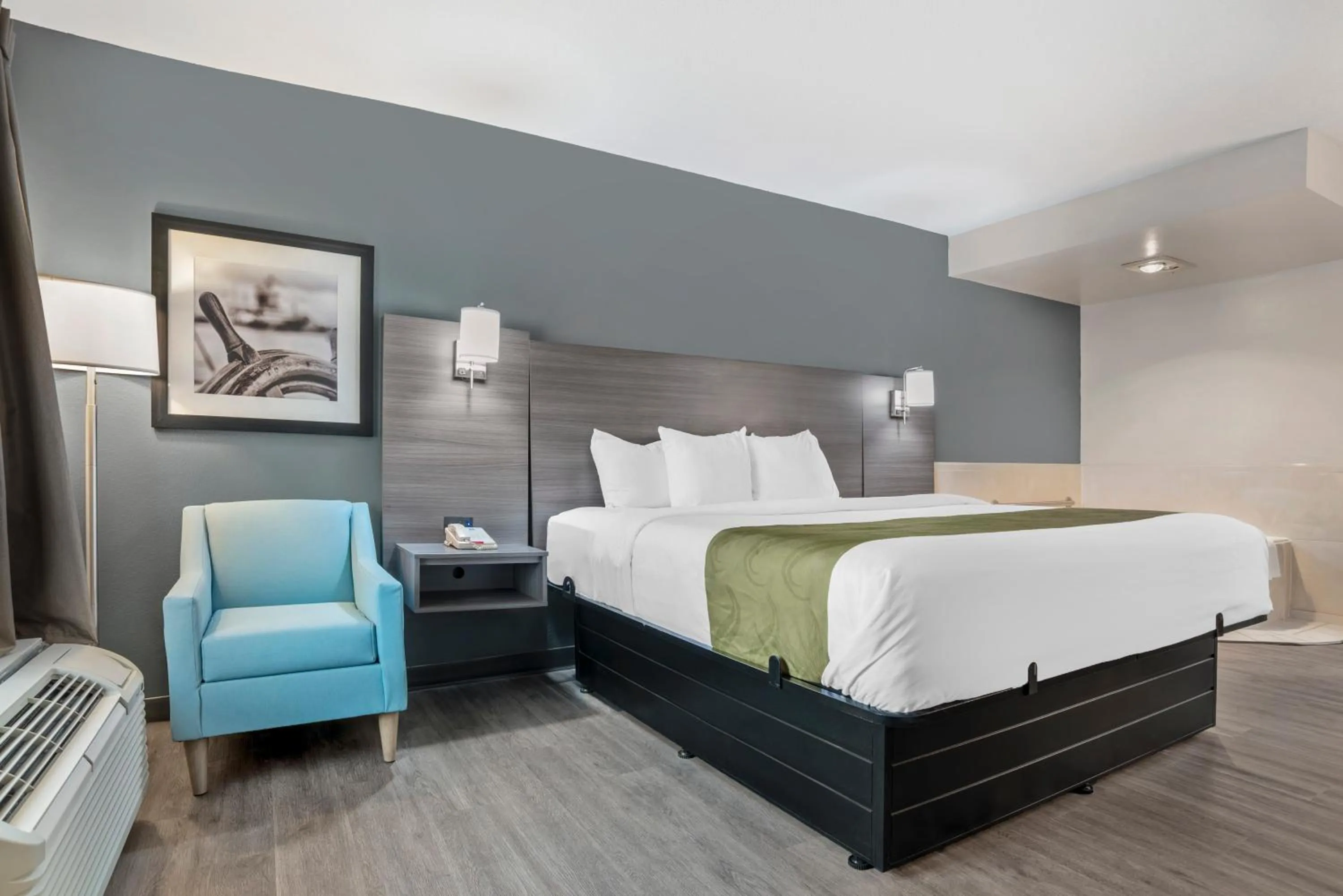 Bed in Quality Inn Foley - Gulf Shores North