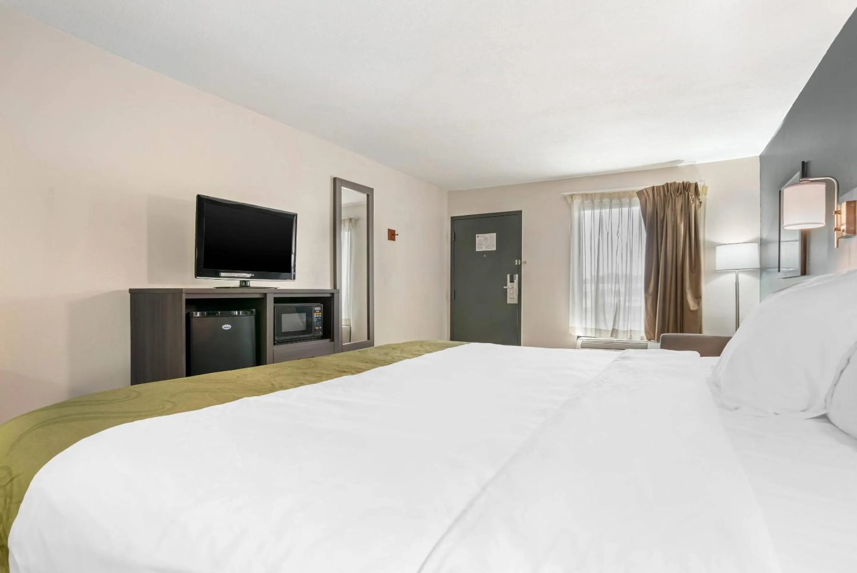 Bedroom, Bed in Quality Inn Foley - Gulf Shores North