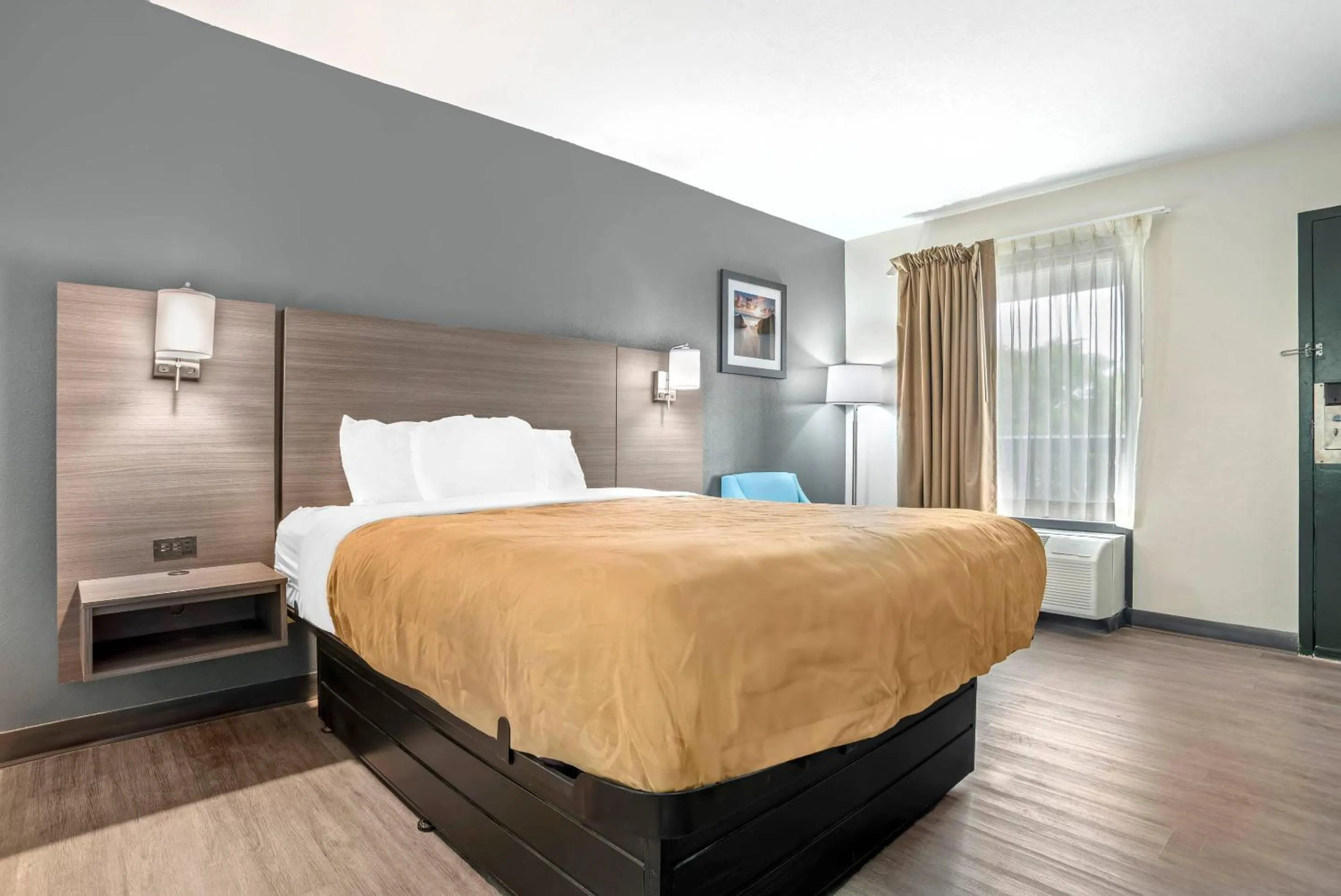 Bedroom, Bed in Quality Inn Foley - Gulf Shores North