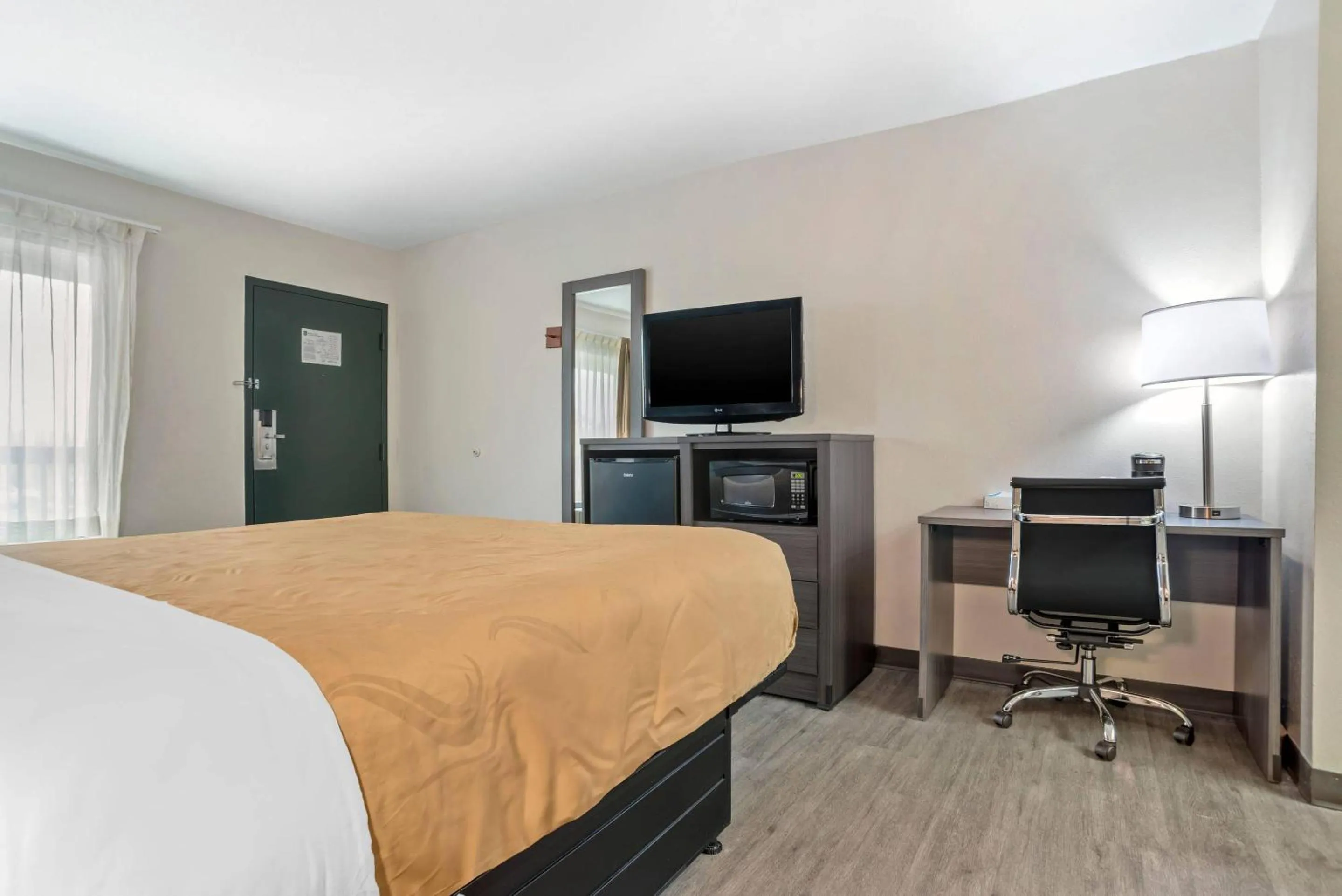 Bedroom, Bed in Quality Inn Foley - Gulf Shores North