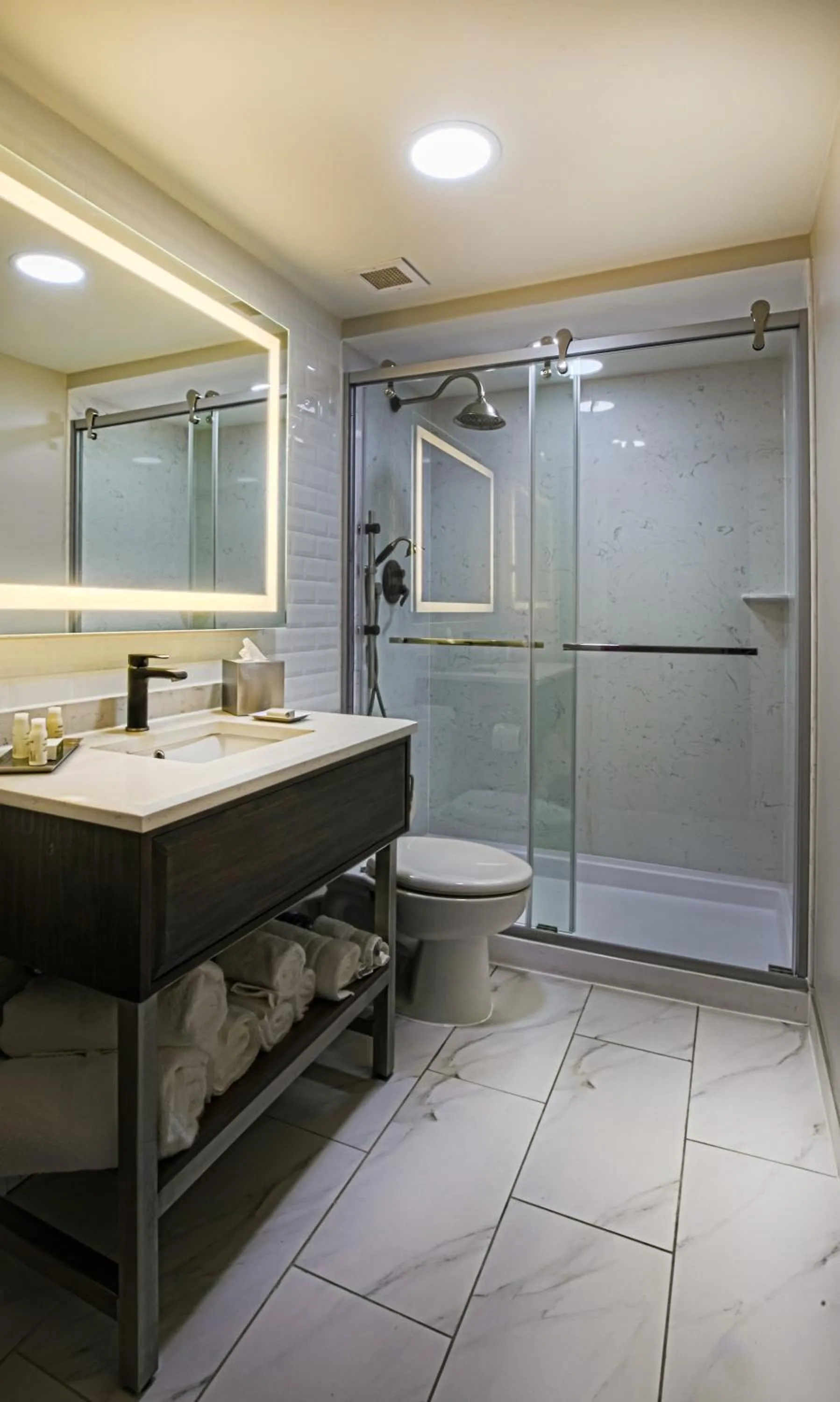 Bathroom in Hotel Indigo - Birmingham Five Points S - UAB by IHG