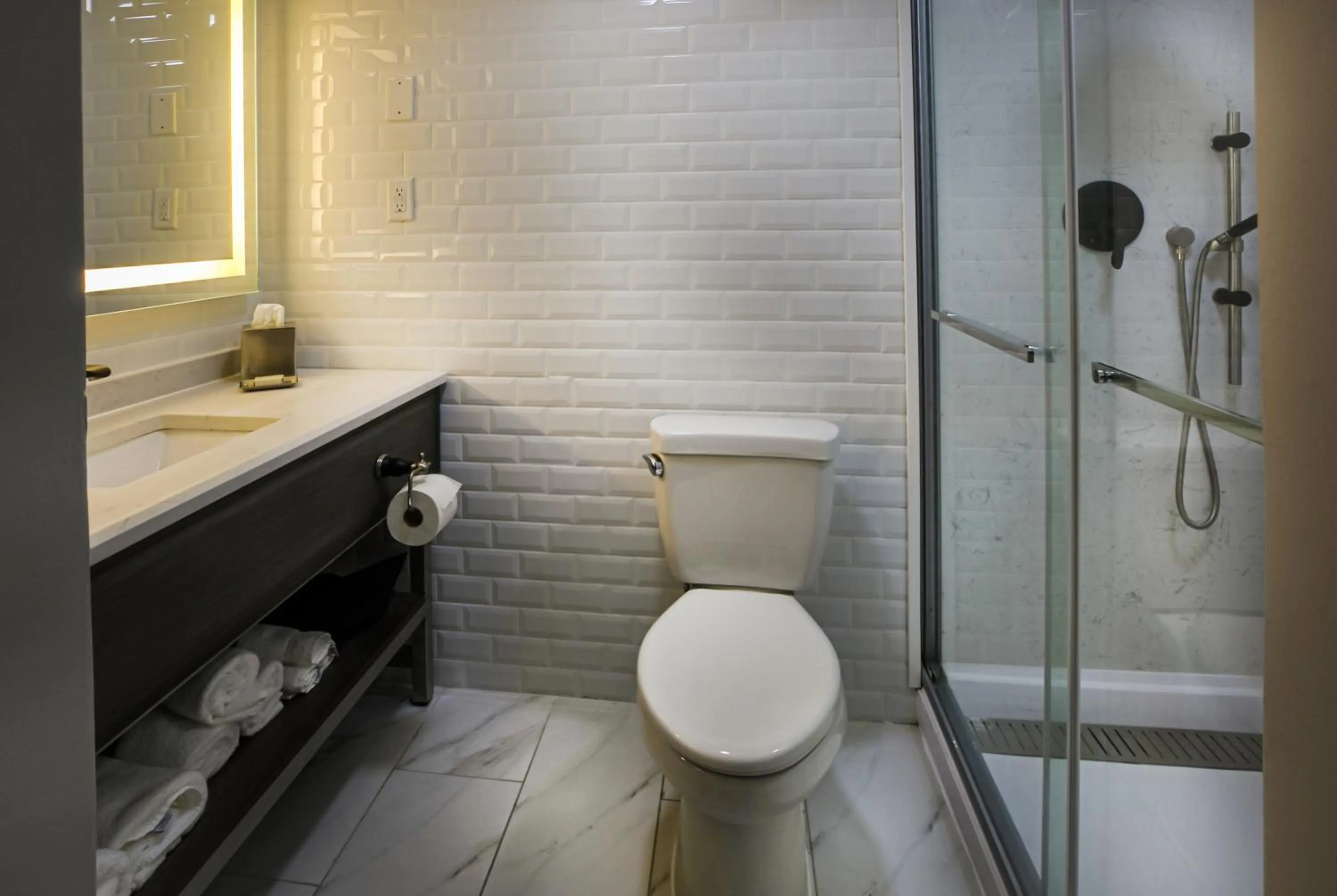 Bathroom in Hotel Indigo - Birmingham Five Points S - UAB by IHG