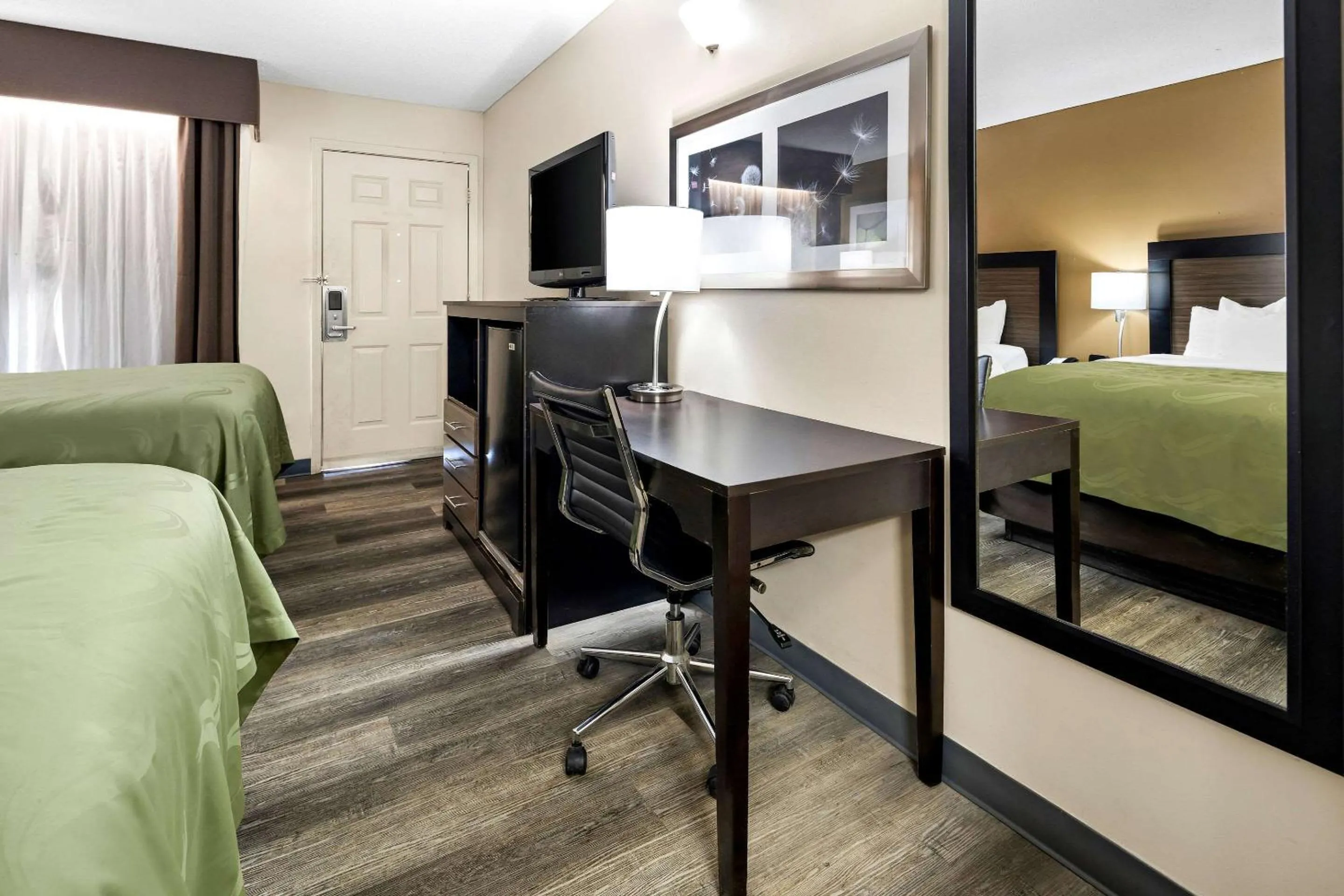 Bedroom, Bed in Quality Inn Decatur River City