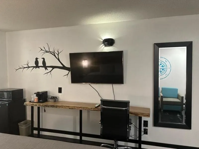 TV and multimedia in Boutique Style Quality Inn Oxford Anniston I-20