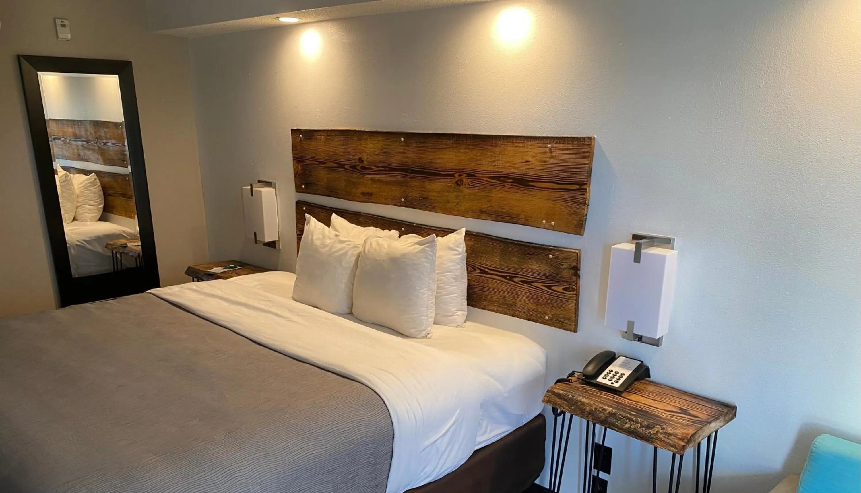 Bedroom in Boutique Style Quality Inn Oxford Anniston I-20