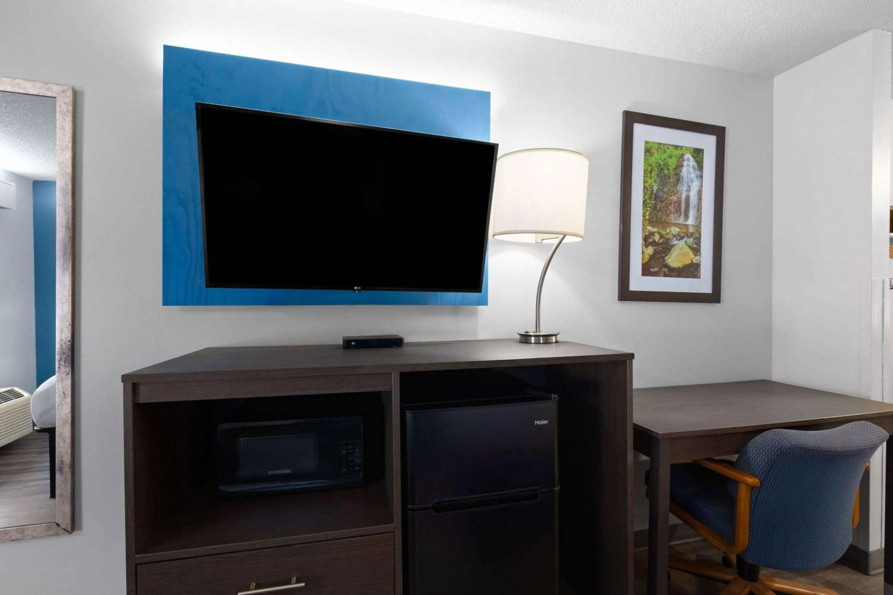 Photo of the whole room in Baymont by Wyndham Selma