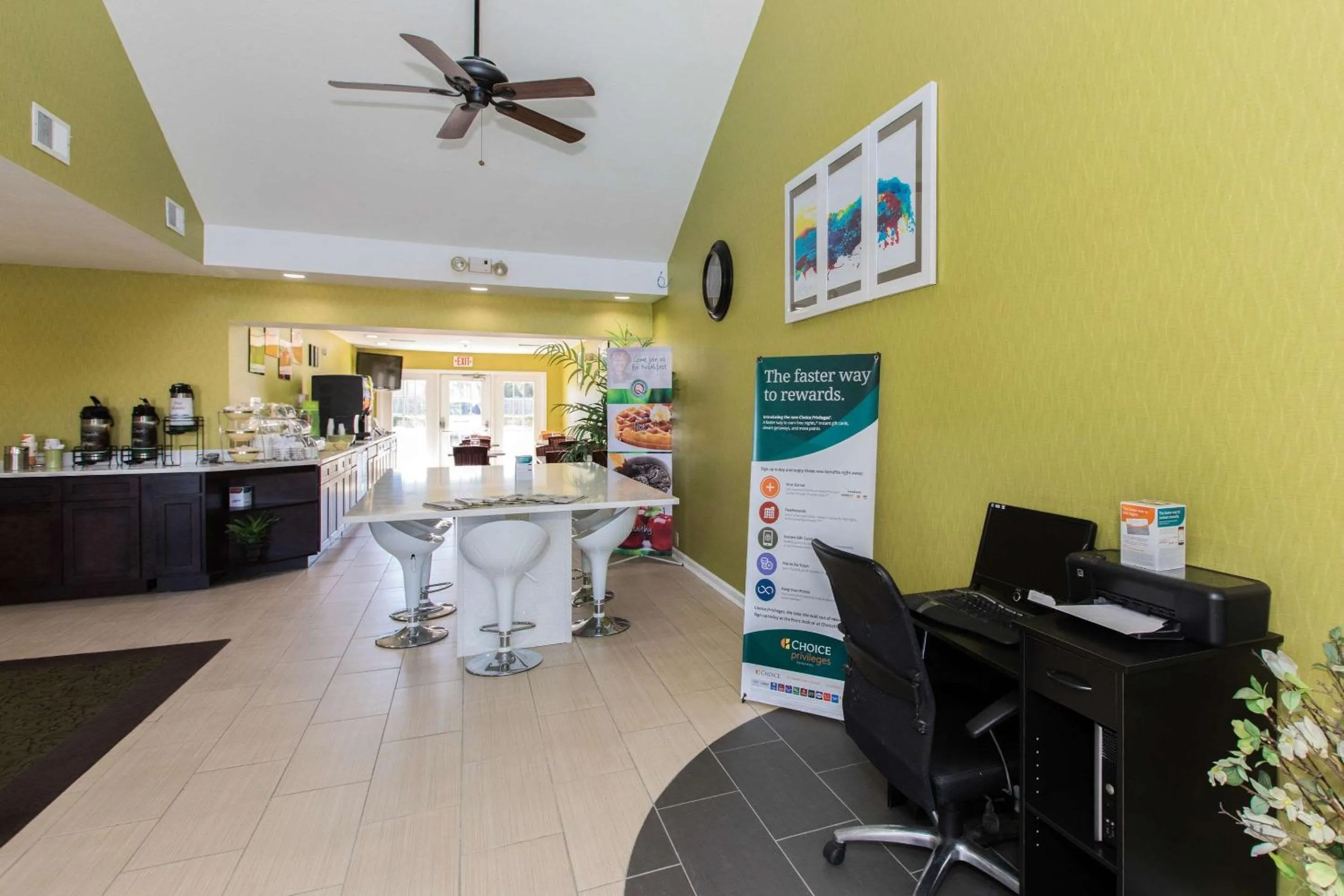 Lobby or reception in Quality Inn Albertville US 431