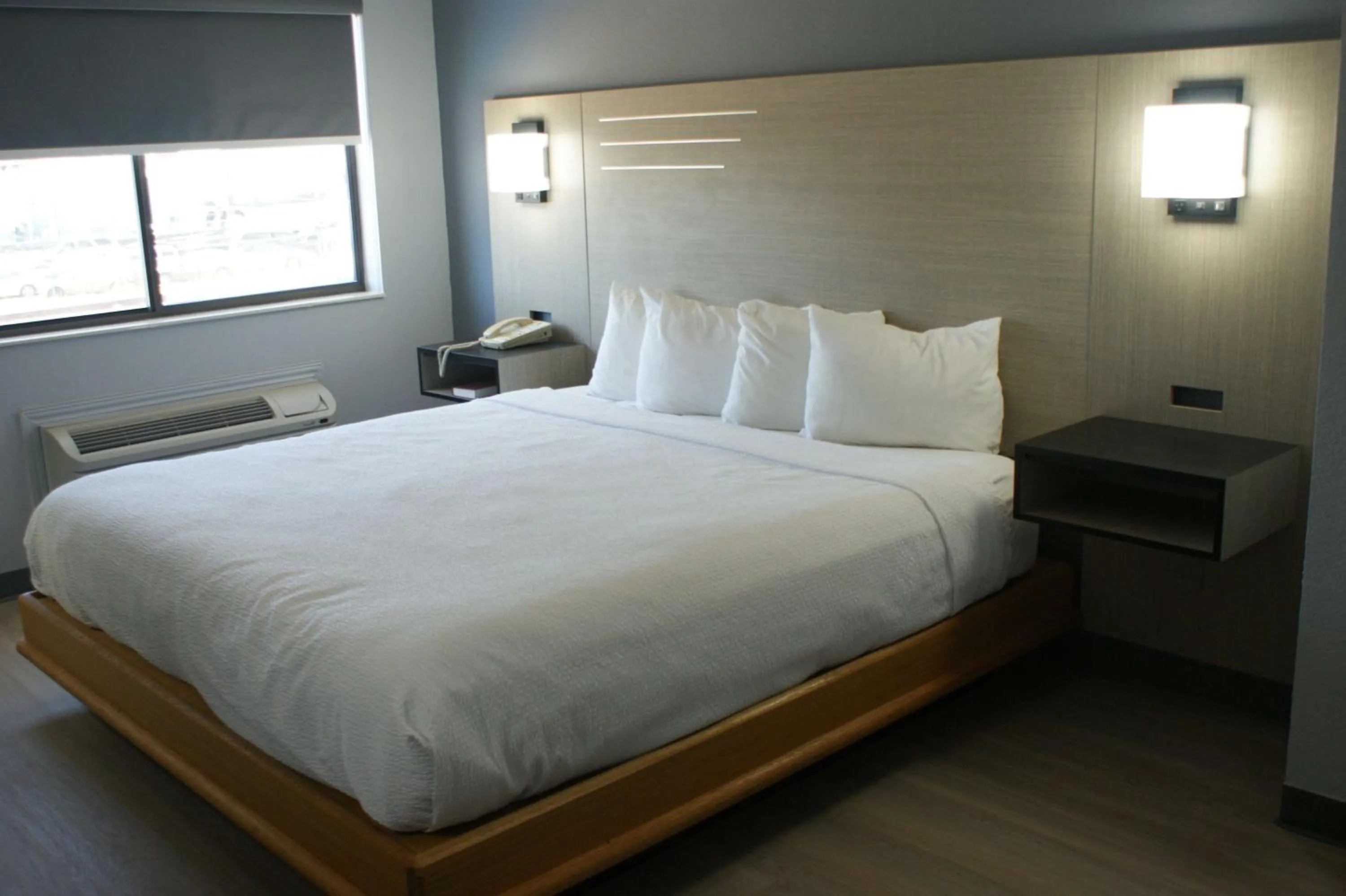 Bedroom in Sonesta Essential Van Buren-Fort Smith