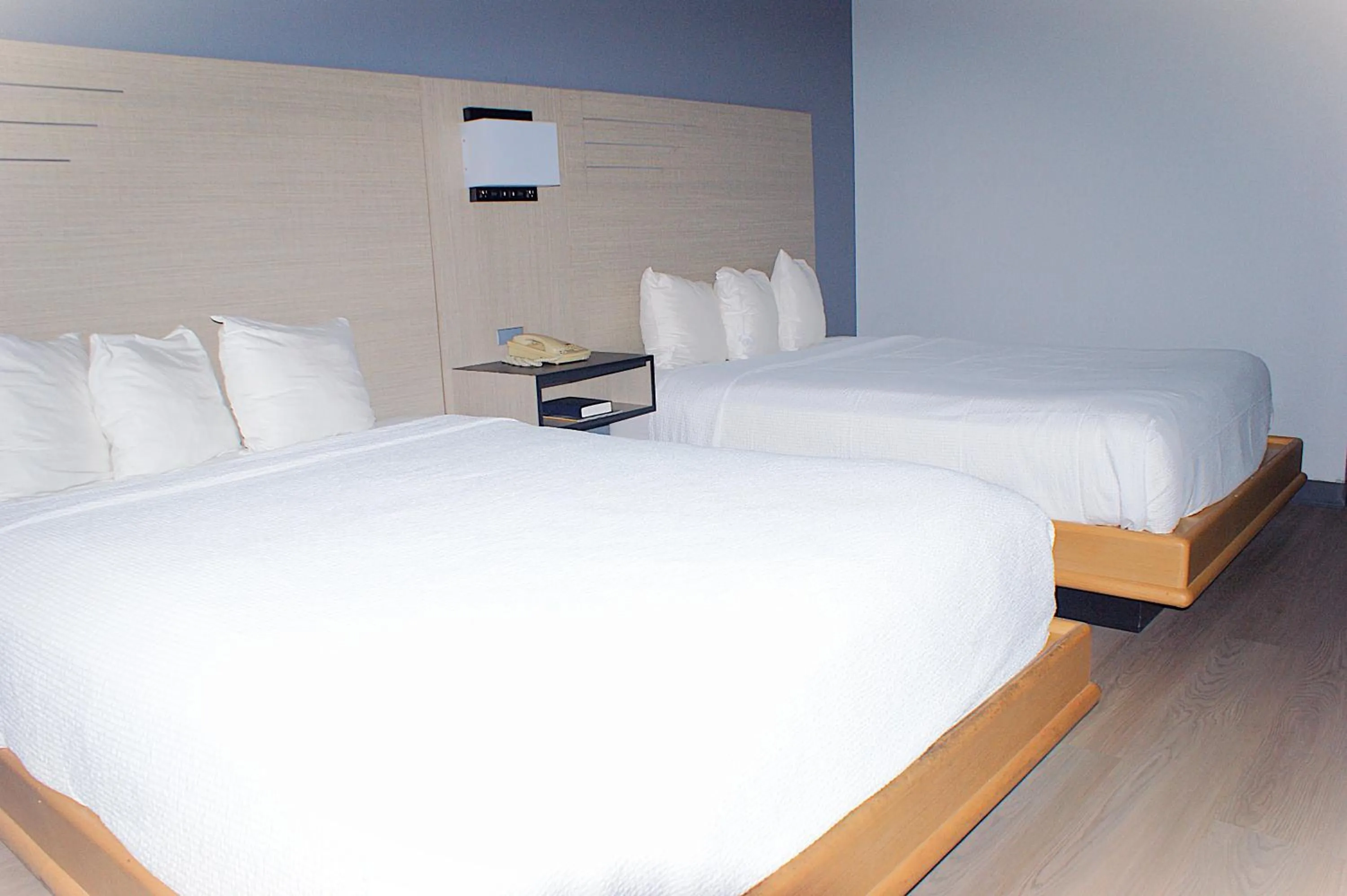 Bedroom in Sonesta Essential Van Buren-Fort Smith