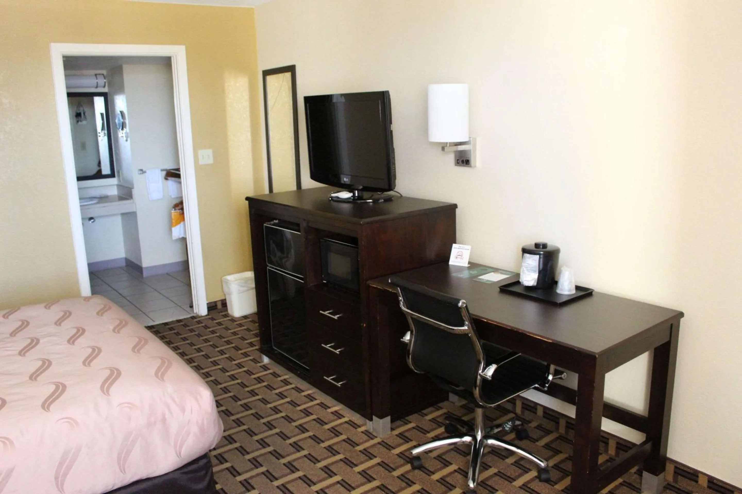 Bedroom in Quality Inn Conway - Greenbrier
