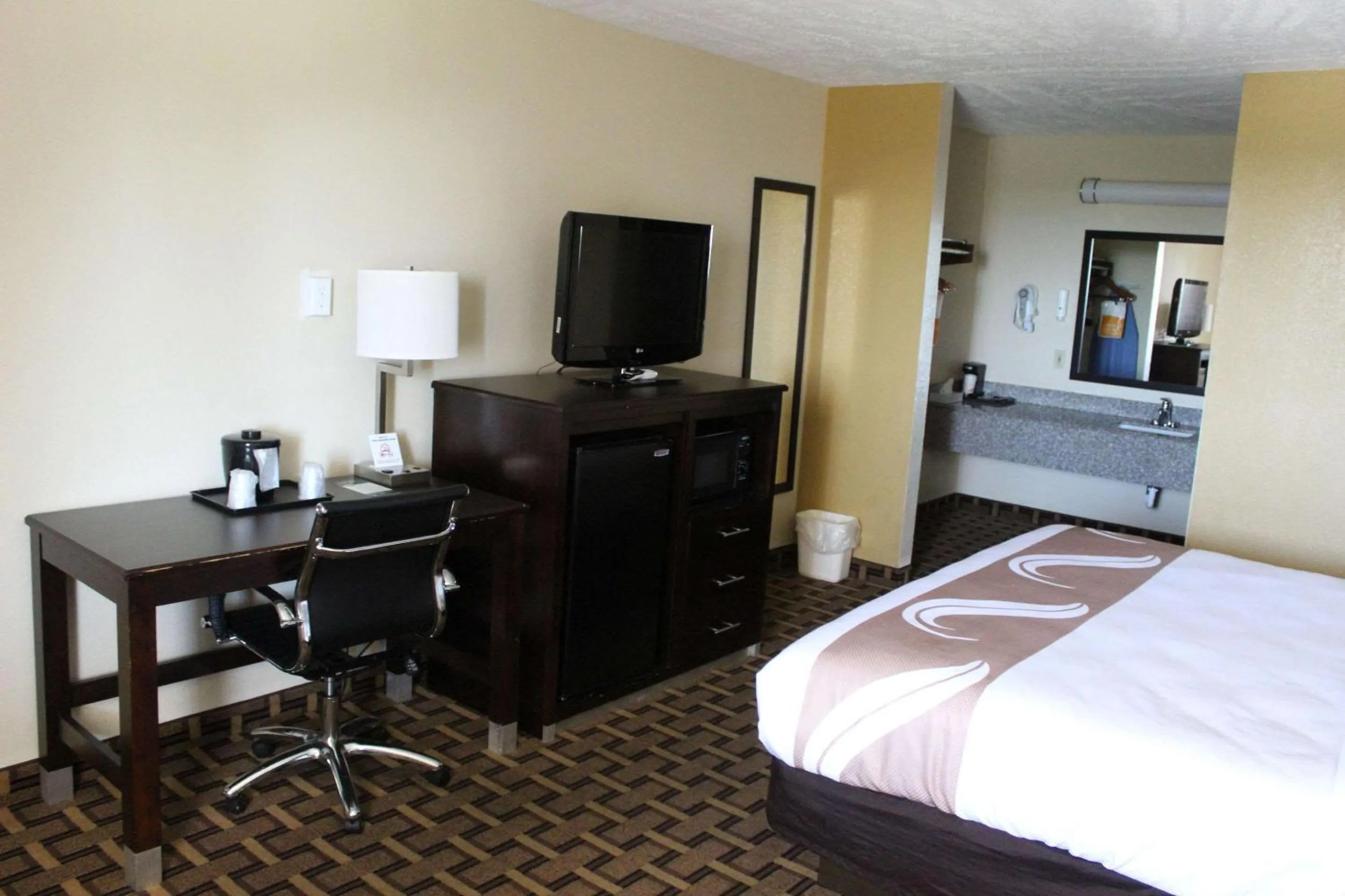 Bedroom in Quality Inn Conway - Greenbrier