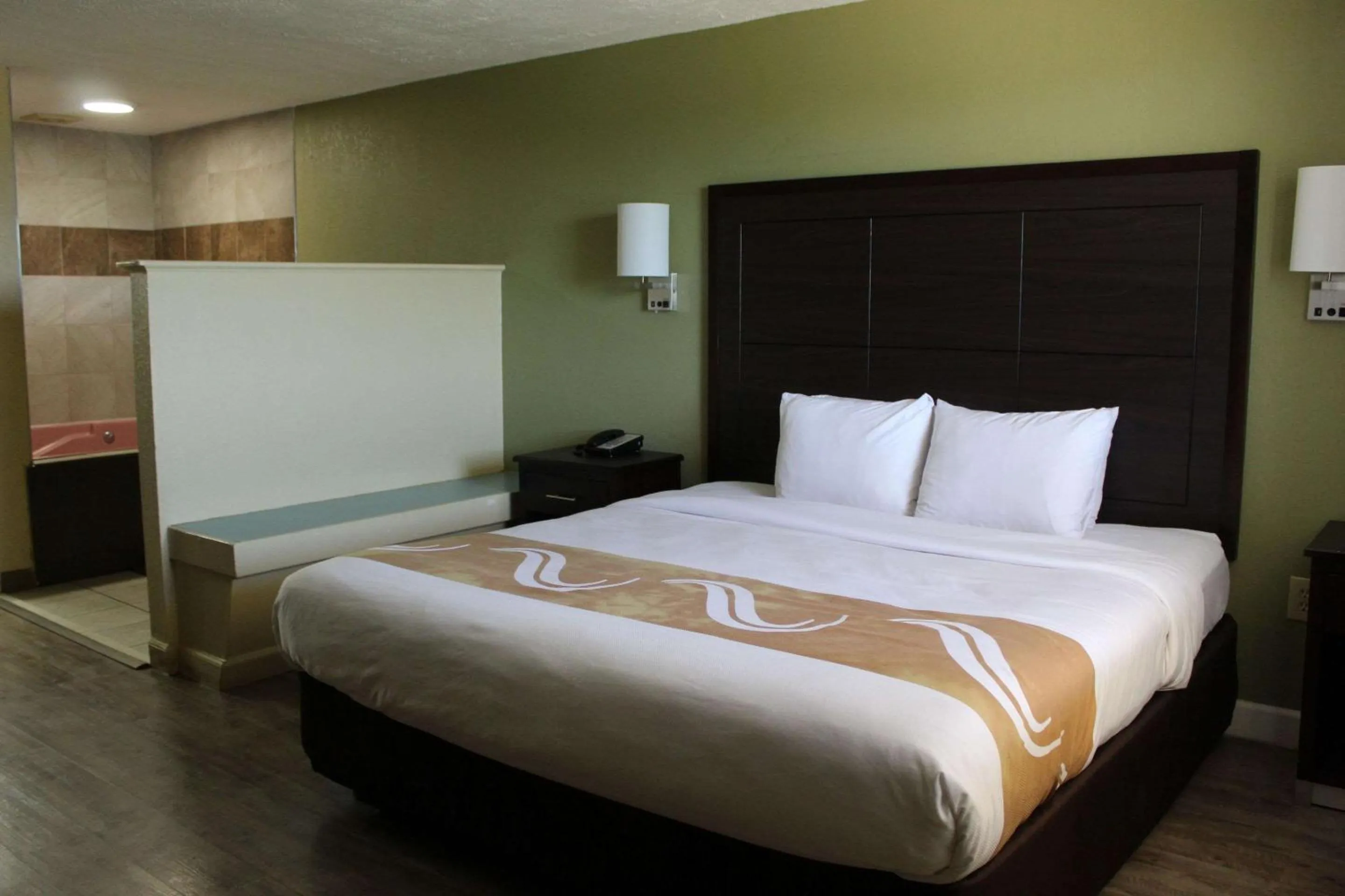 Bedroom in Quality Inn Conway - Greenbrier