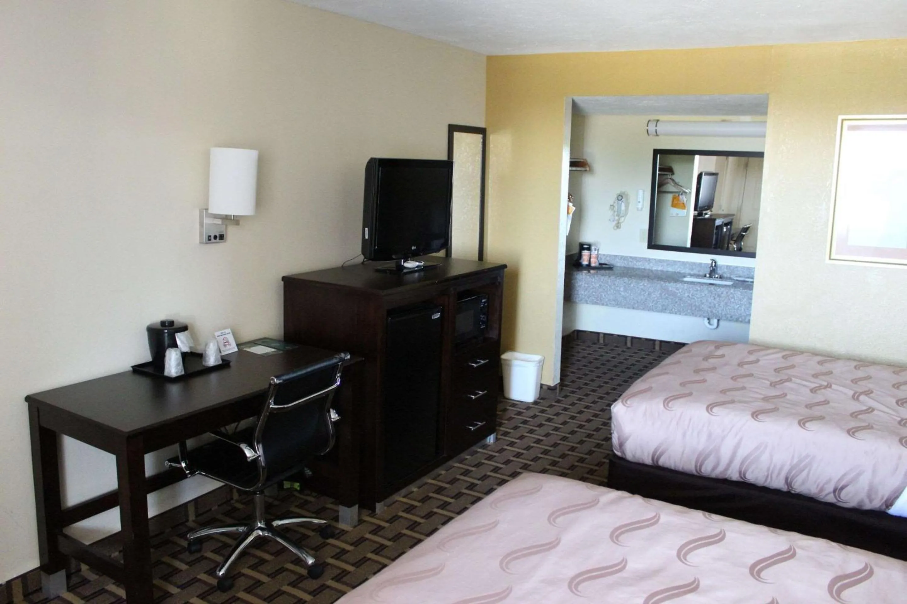 Bedroom in Quality Inn Conway - Greenbrier