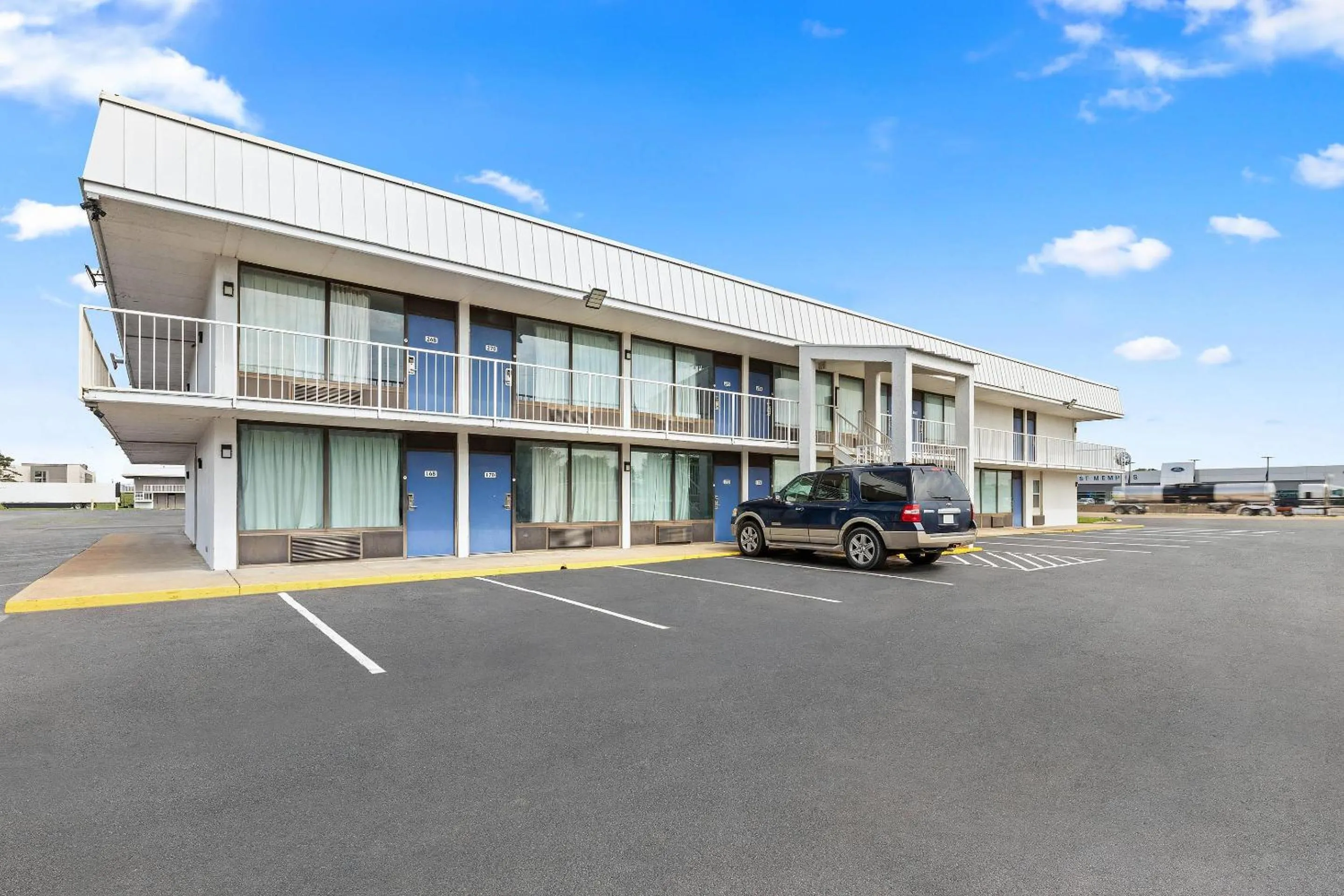 Property building in Rodeway Inn West Memphis