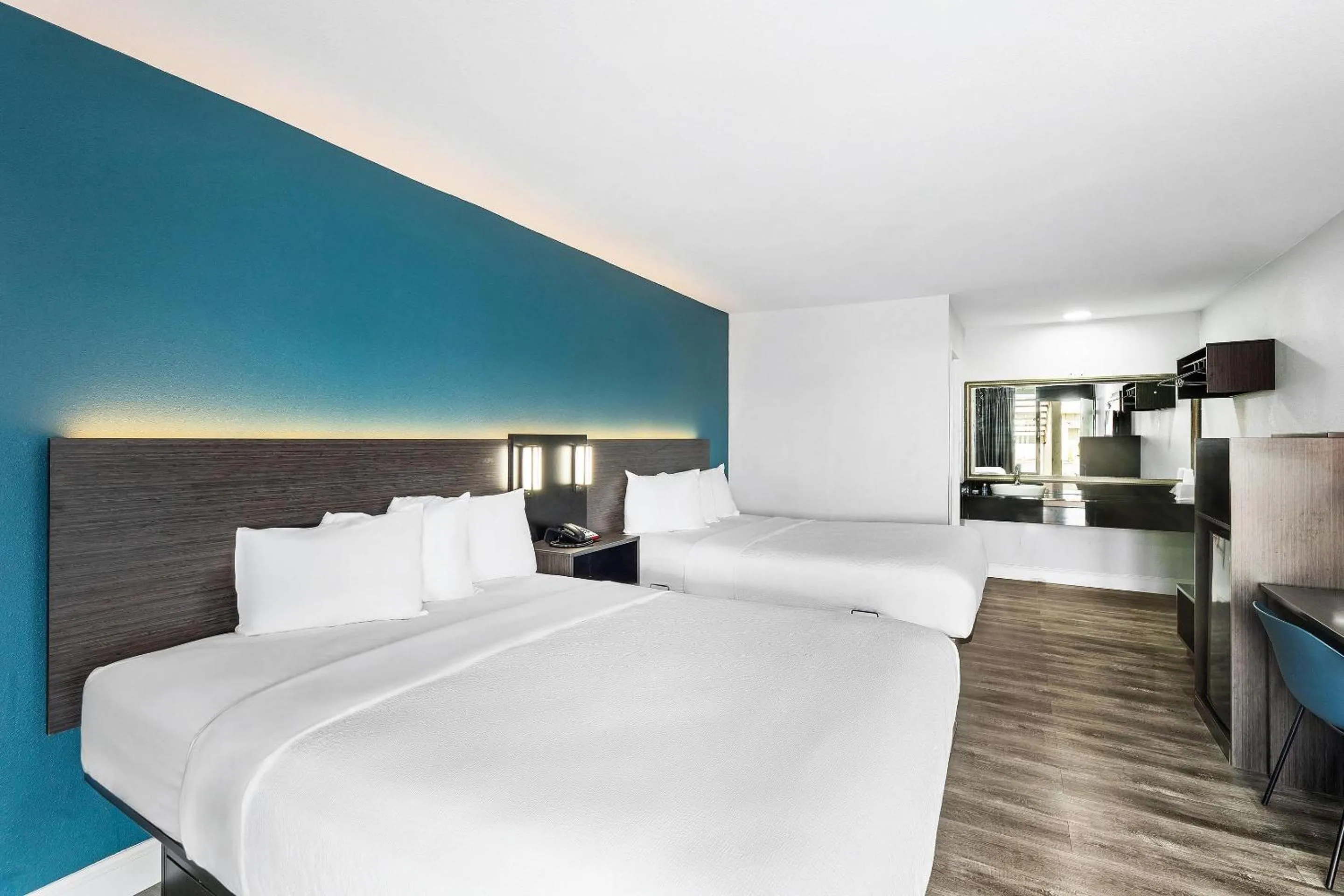 Bedroom, Bed in Rodeway Inn West Memphis