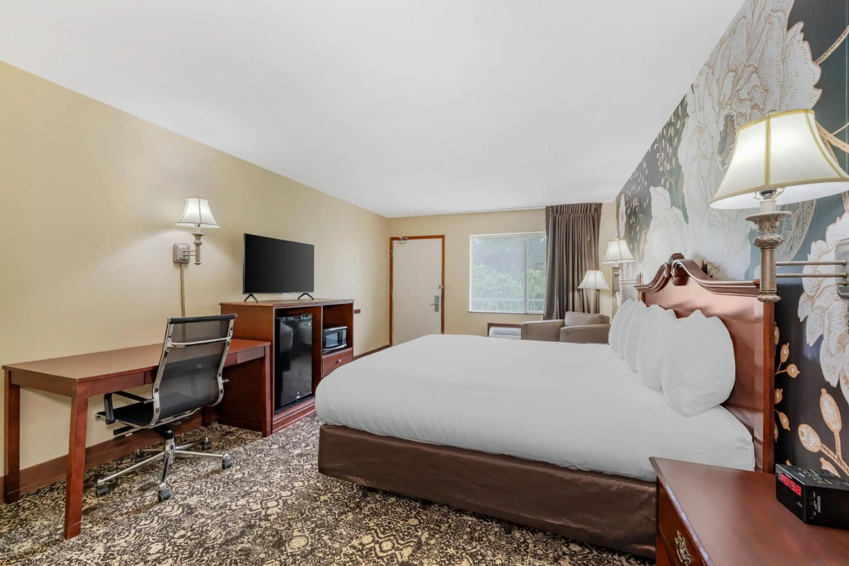 Bedroom, Bed in Quality Inn Eureka Springs South