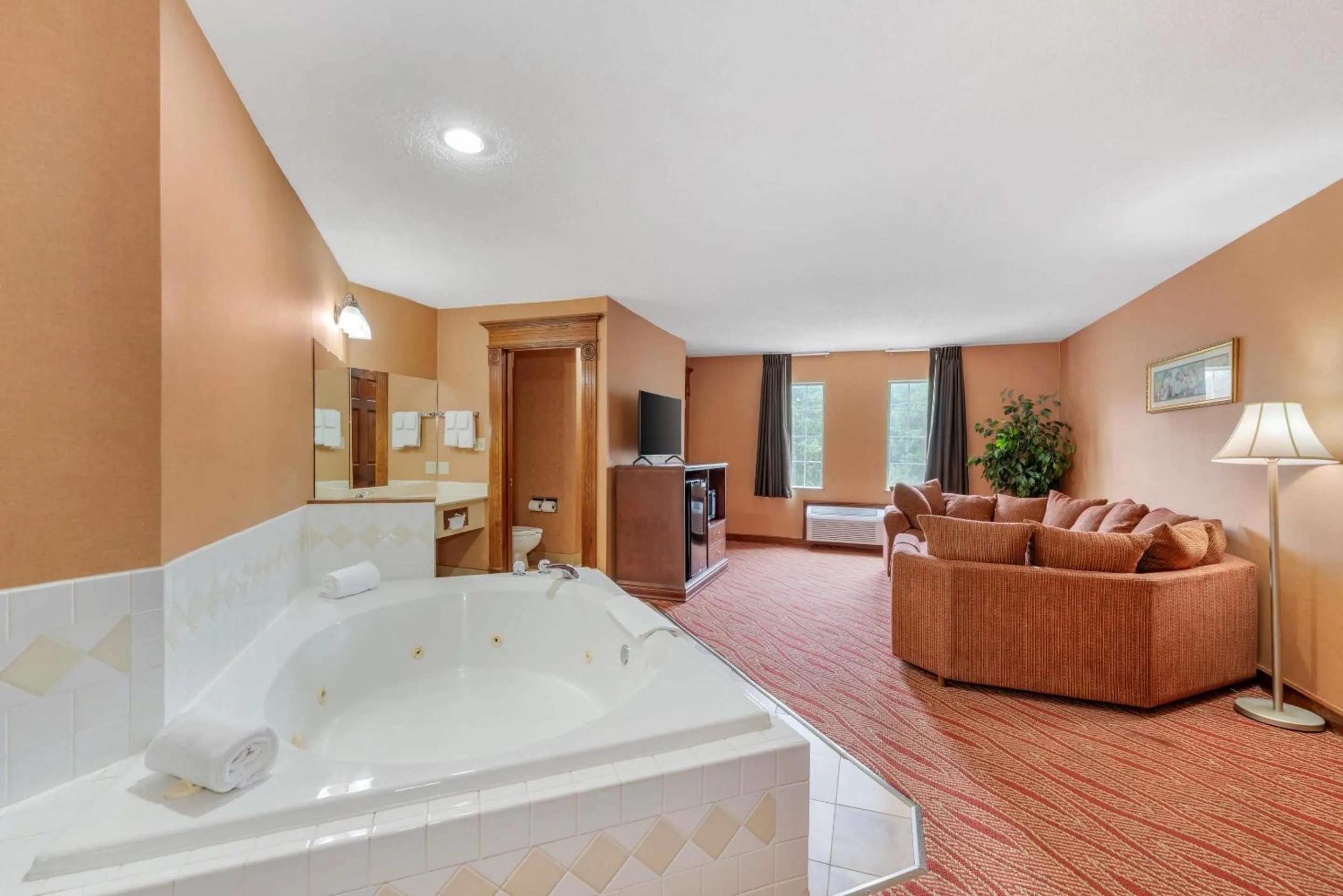 Bedroom in Quality Inn Eureka Springs South